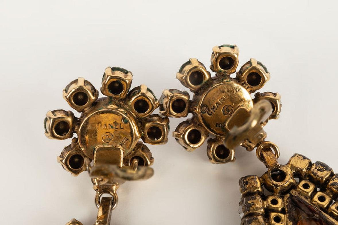 Chanel Vergoldete Metall-Clip-Ohrringe im Angebot 3
