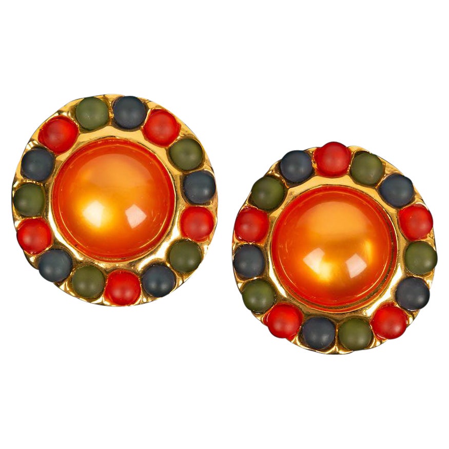 Chanel - Boucles d'oreilles clips en métal doré et cabochons en résine