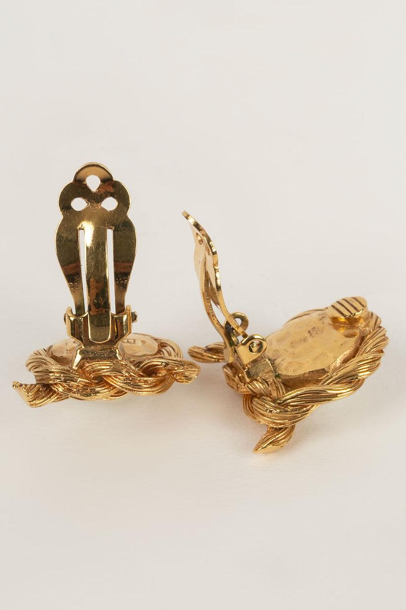 Chanel Vergoldete Metall- und Perlen-Clip-Ohrringe  im Angebot 1