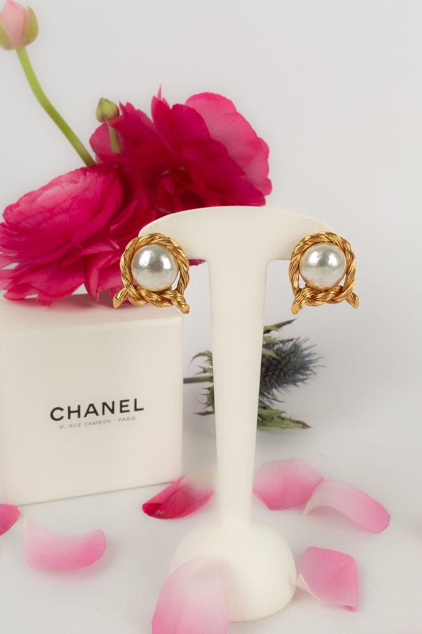 Chanel Vergoldete Metall- und Perlen-Clip-Ohrringe  im Angebot 3