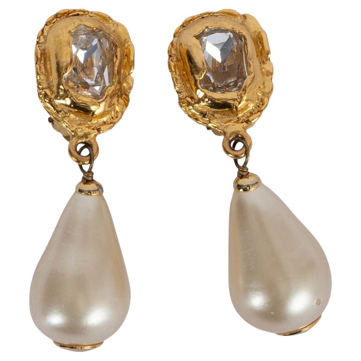 CHANEL gold-plated PEARL & CRYSTAL DROP Clip Earrings Vintage For Sale
