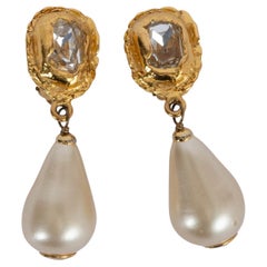 CHANEL gold-plated PEARL & CRYSTAL DROP Clip Earrings Vintage