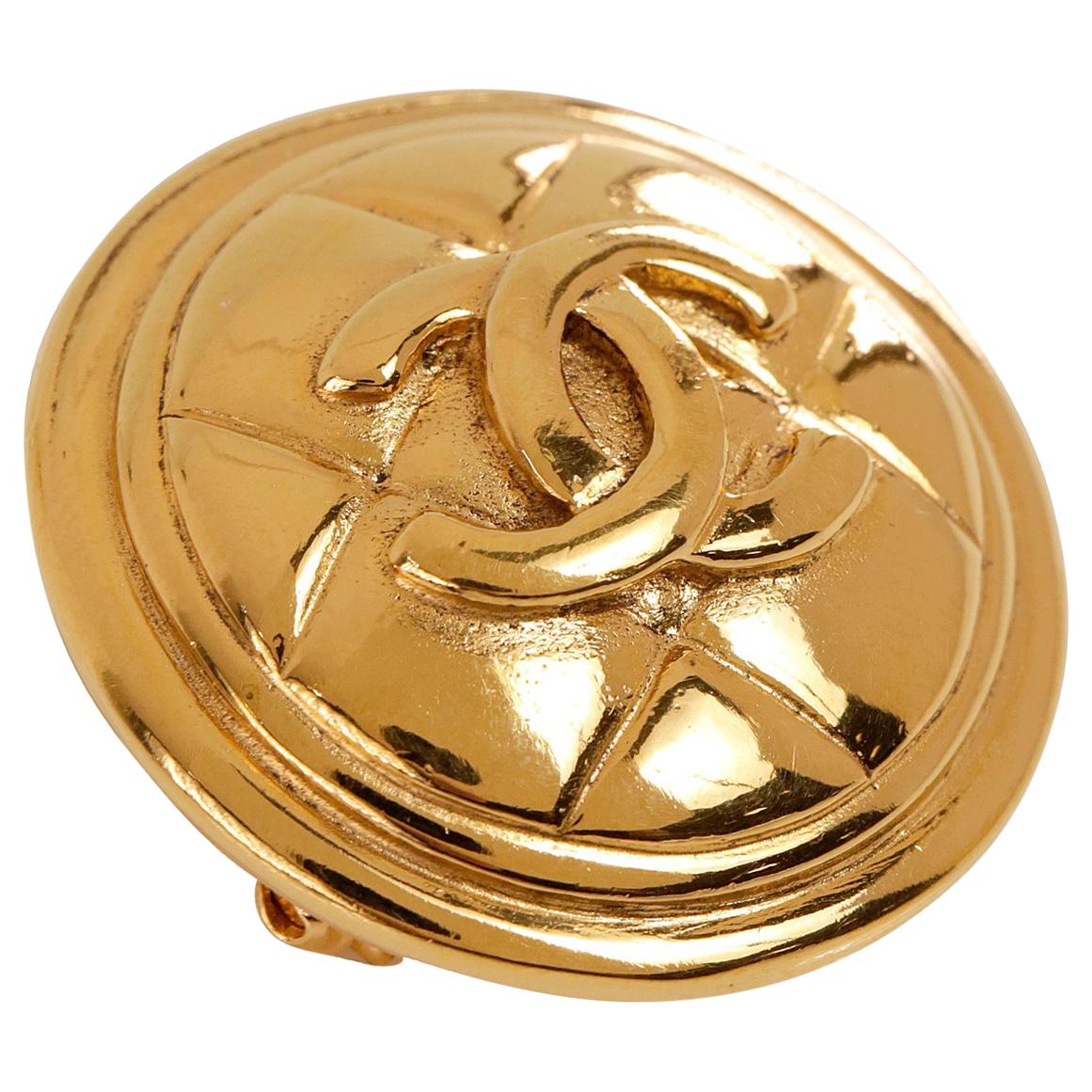 Chanel Gold Quilted CC Button Pin For Sale