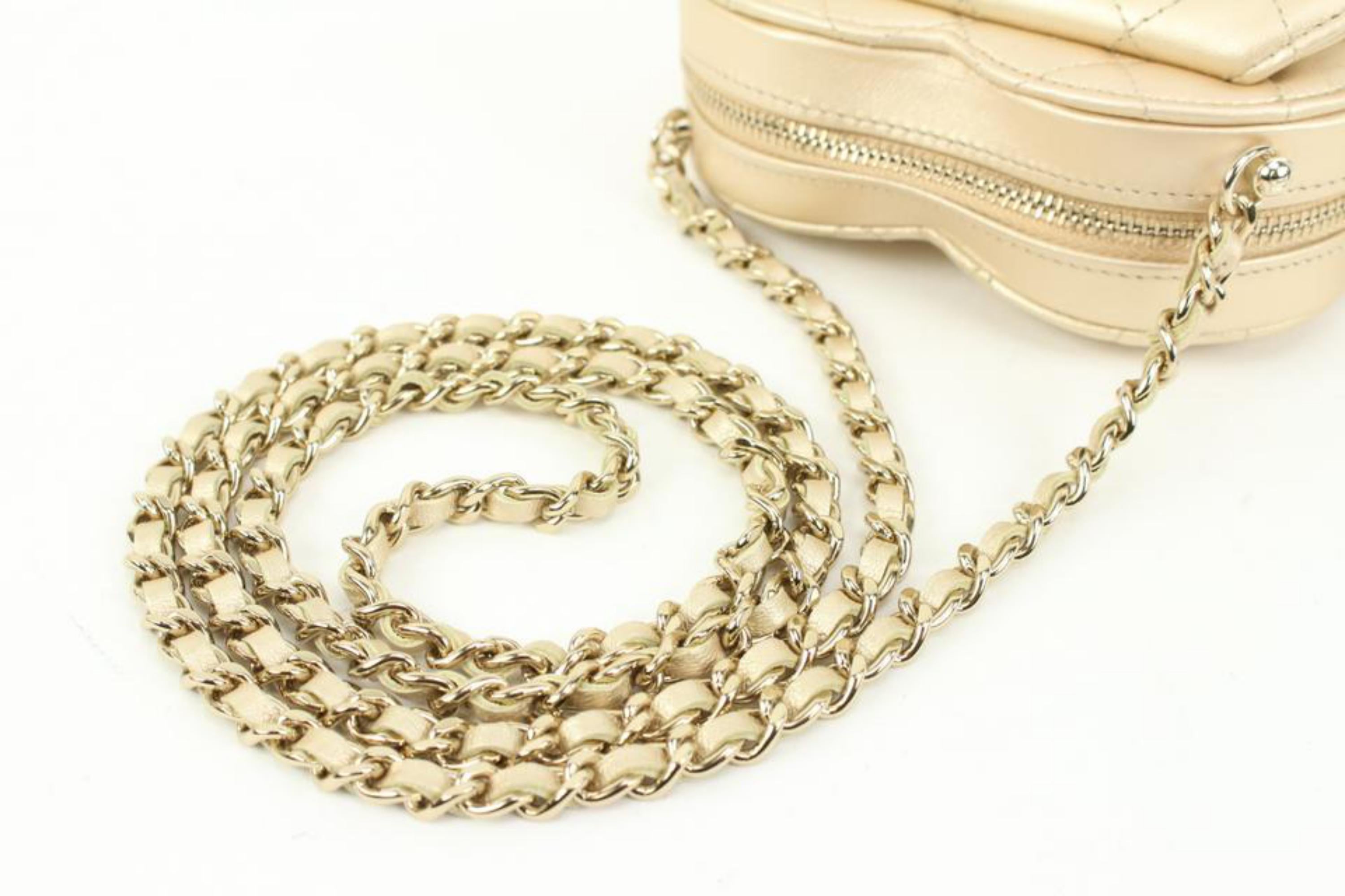Chanel Gold Quilted Lambskin CC in Love Mini Heart Bag Crossbody 48ck325s In New Condition In Dix hills, NY