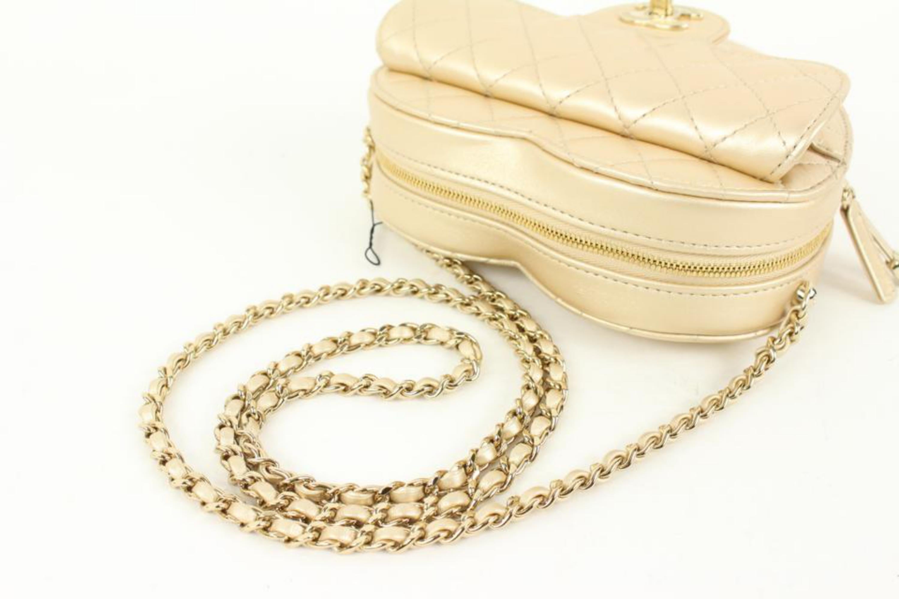 Chanel Gold Quilted Lambskin Large Heart Bag 41ck60 In New Condition In Dix hills, NY