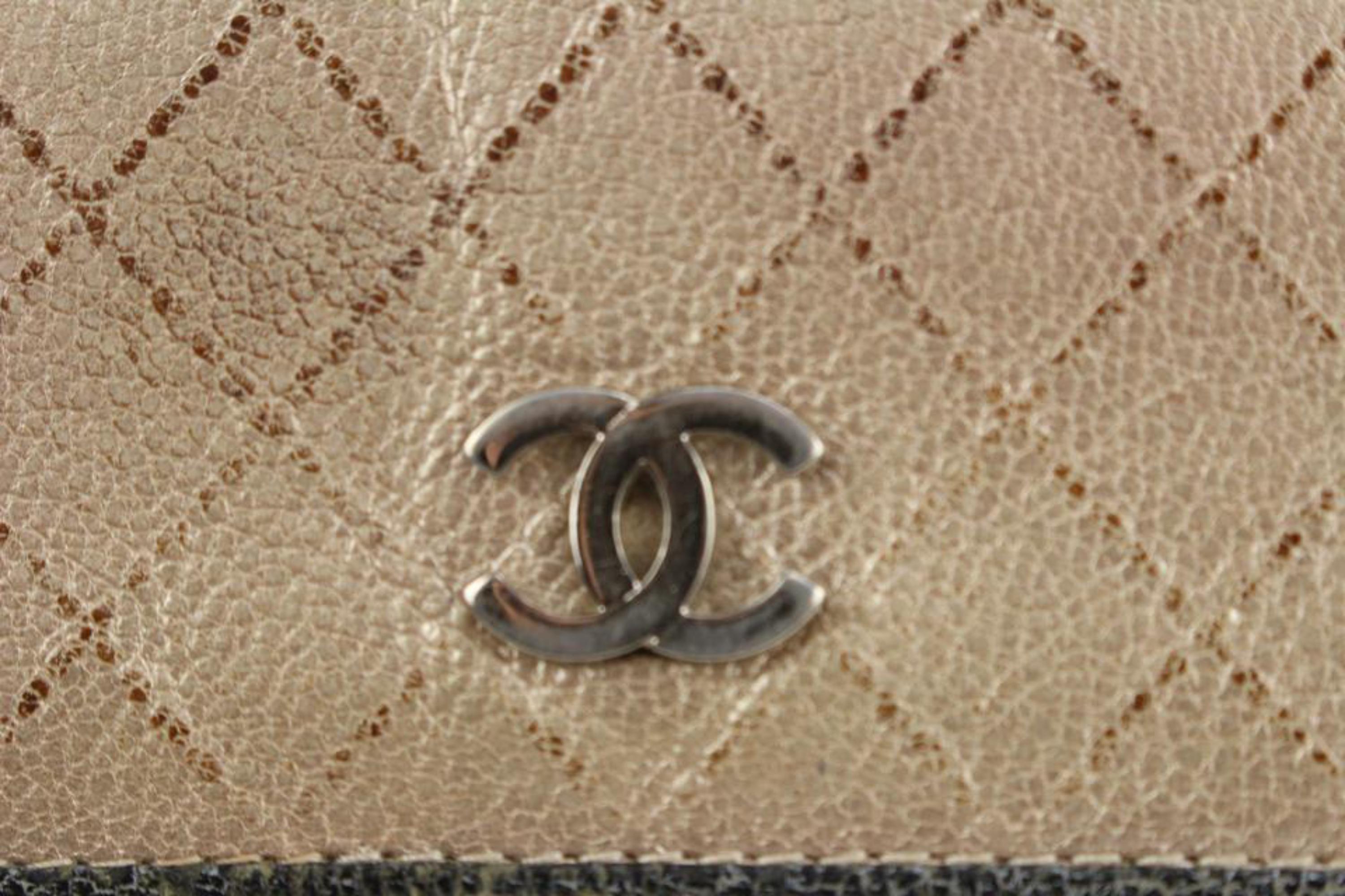 Portefeuille CC 10CC929 en cuir matelassé doré Chanel État moyen - En vente à Dix hills, NY