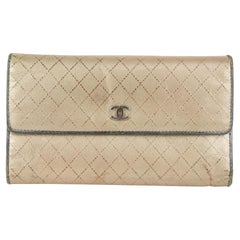 Portafoglio Chanel in pelle trapuntata oro con logo CC 10CC929