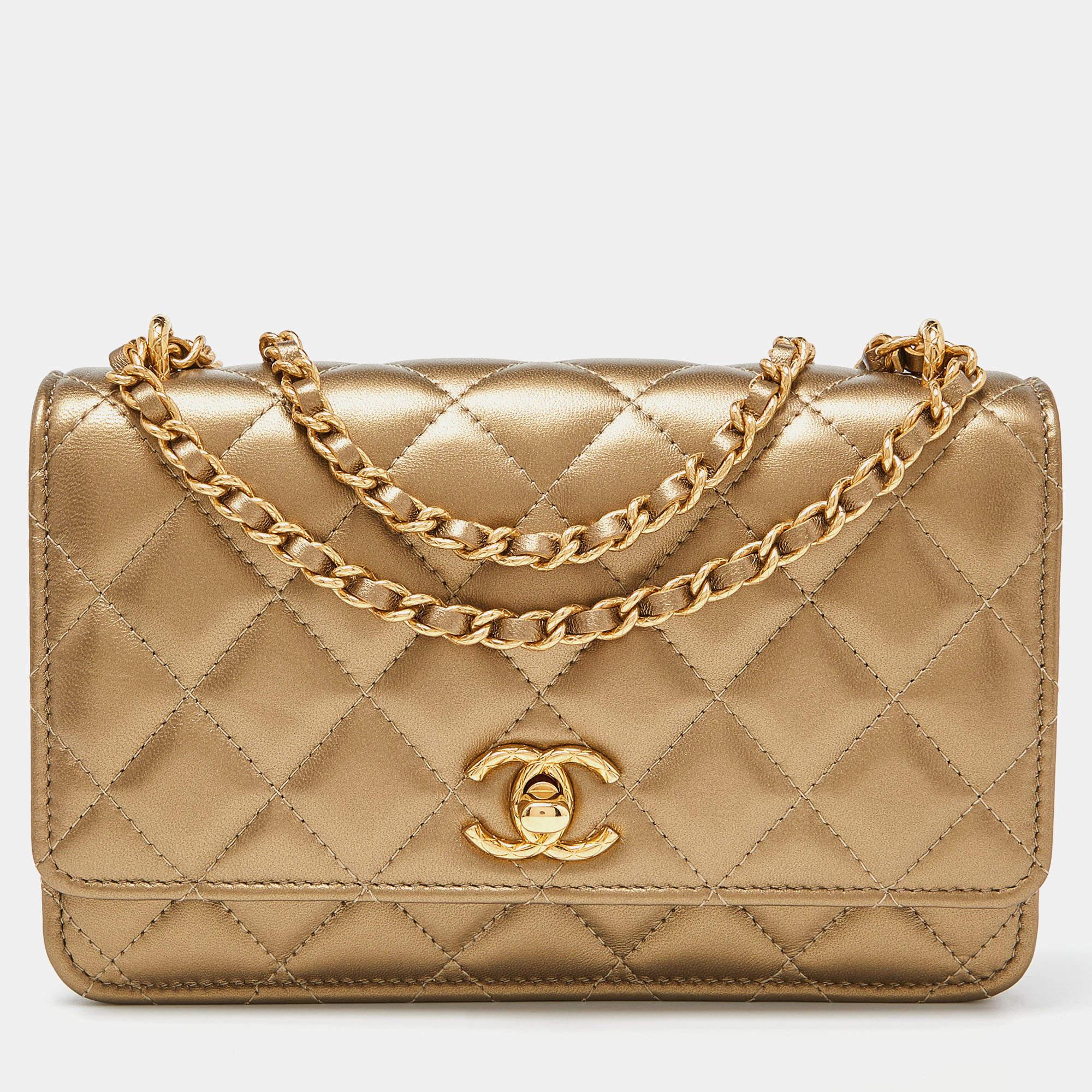 Trust this Chanel WOC to be light, durable, and comfortable to carry. Crafted from leather, it features an ample interior, a long chain strap, and the CC logo at the front.

