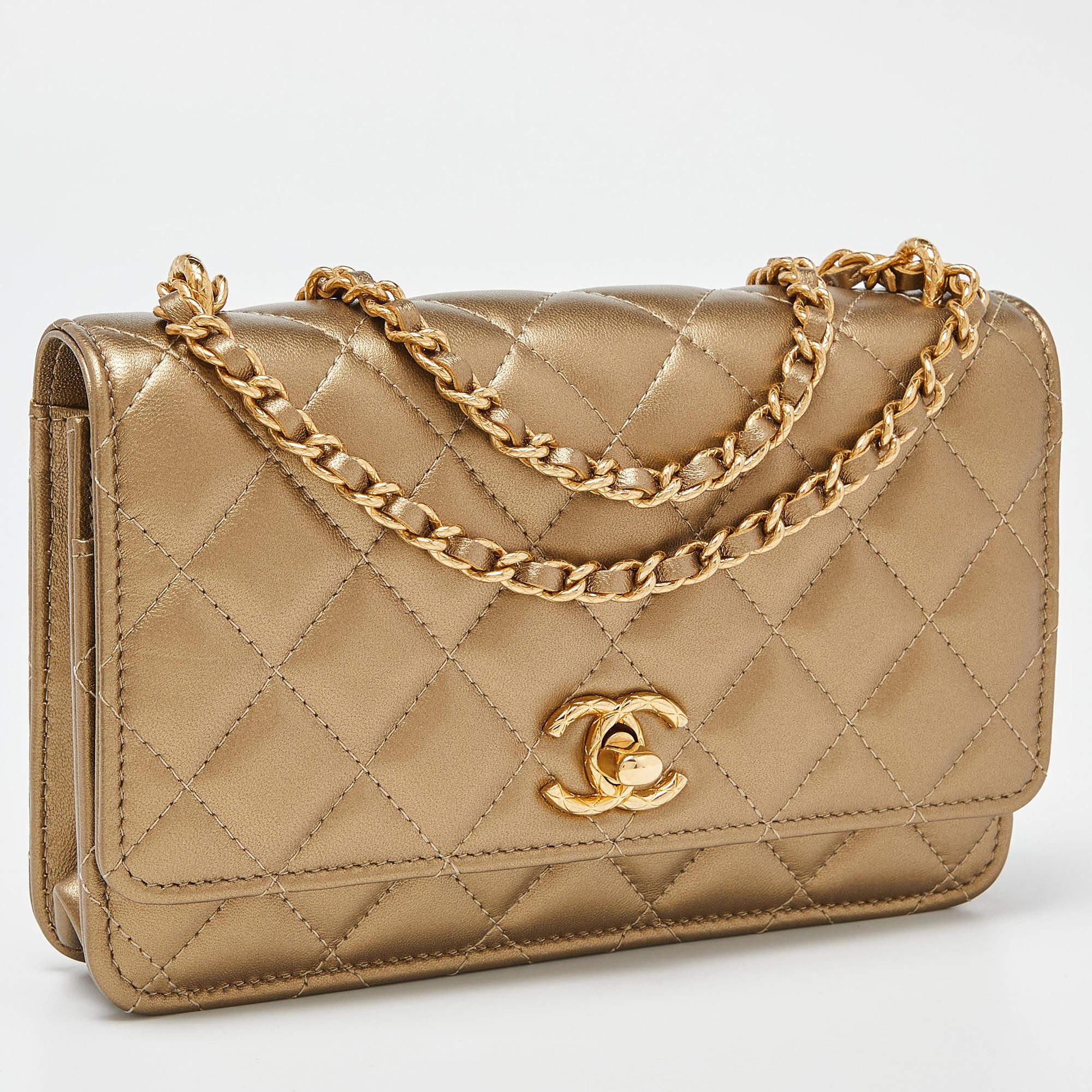 Chanel Gold Quilted Leather CC Wallet on Chain In New Condition In Dubai, Al Qouz 2