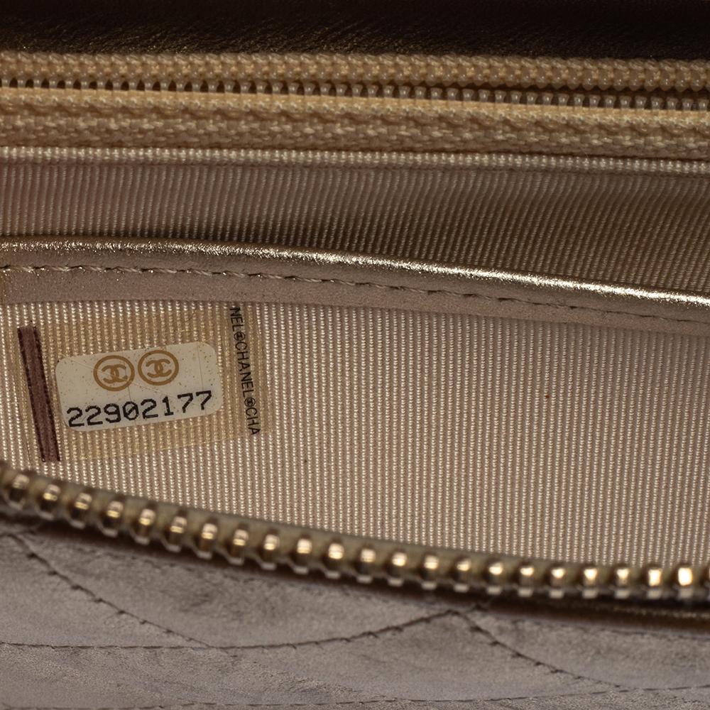 Chanel Gold Quilted Leather CC Zip Around Wallet In Fair Condition In Dubai, Al Qouz 2