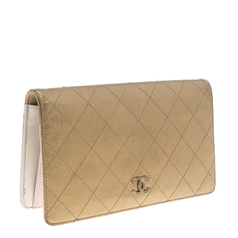 Chanel Gold Quilted Leather Classic Bifold Continental Wallet im Zustand „Gut“ in Dubai, Al Qouz 2