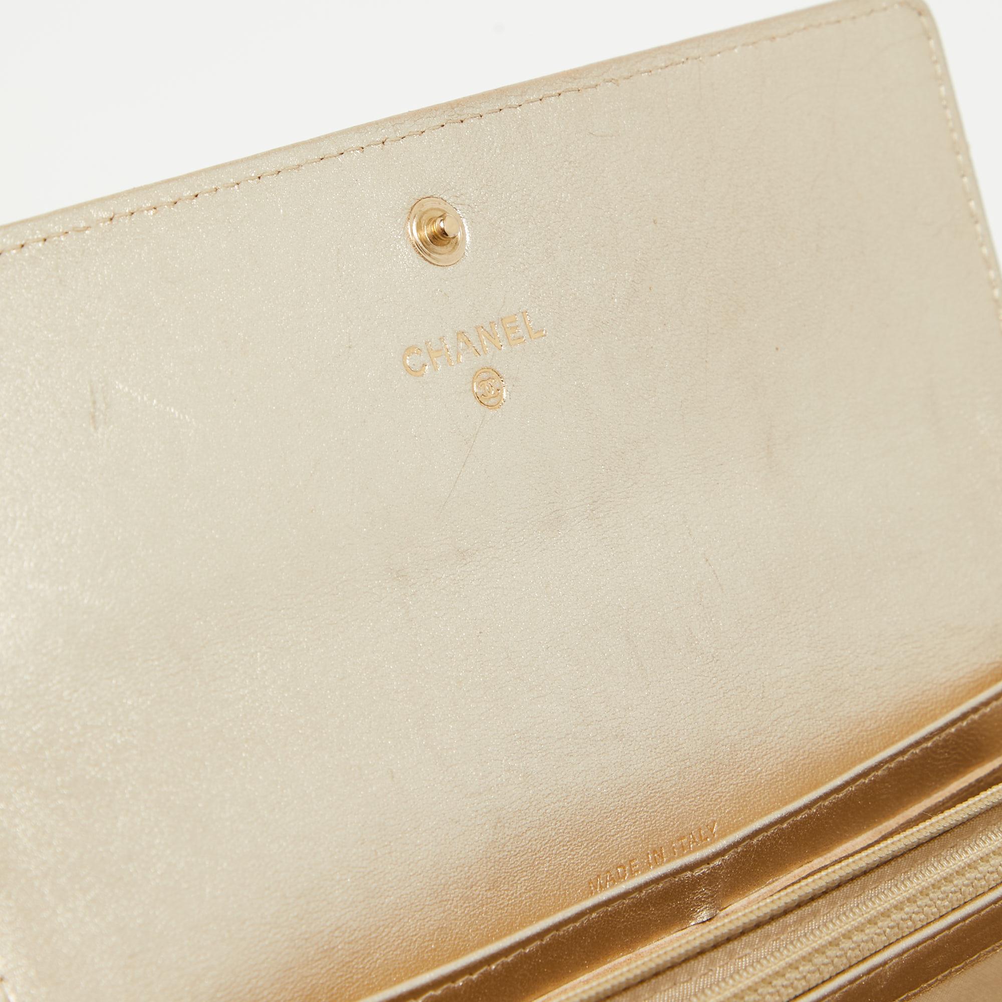 Chanel Gold Gestepptes Leder Classic Lange Brieftasche im Angebot 6
