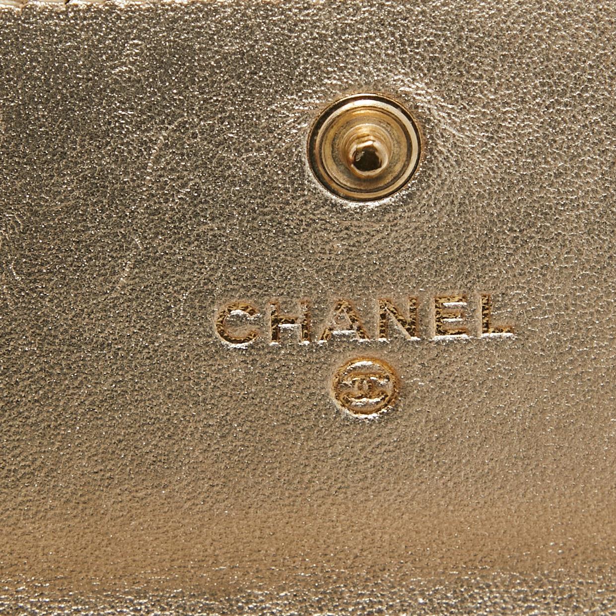 Chanel Gold Gestepptes Leder Classic Lange Brieftasche im Angebot 1