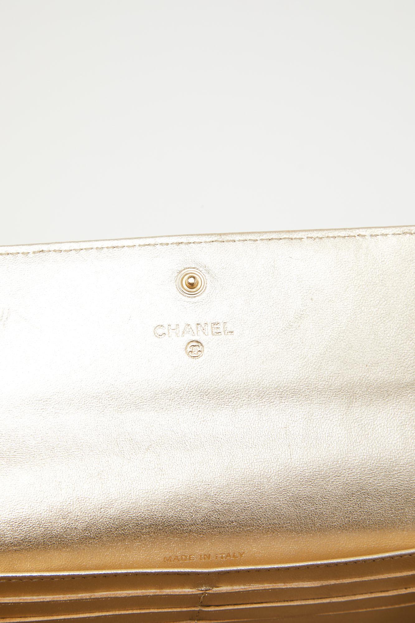 Chanel Gold Gestepptes Leder Classic Lange Brieftasche im Angebot 2