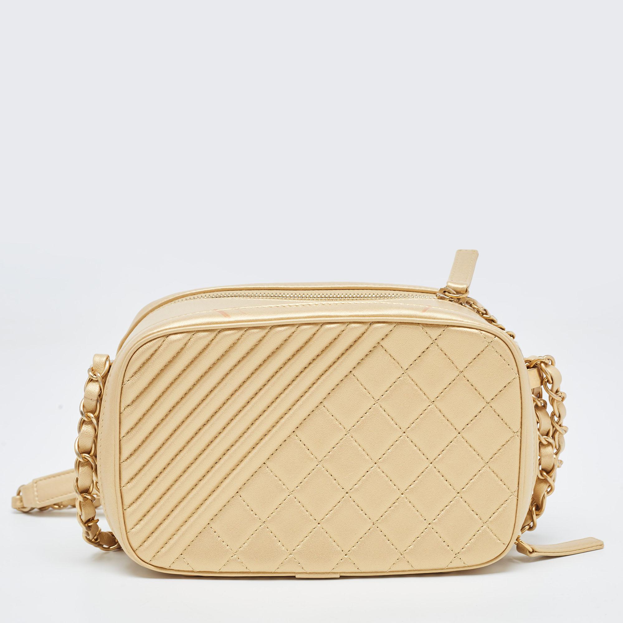 Introduce Chanel's irreplaceable style to your closet with this Coco Boy Camera bag. Crafted using leather, the bag has a quilted exterior and a fabric-lined interior. Complete with a chain link, this bag will be a luxurious addition.

Includes: