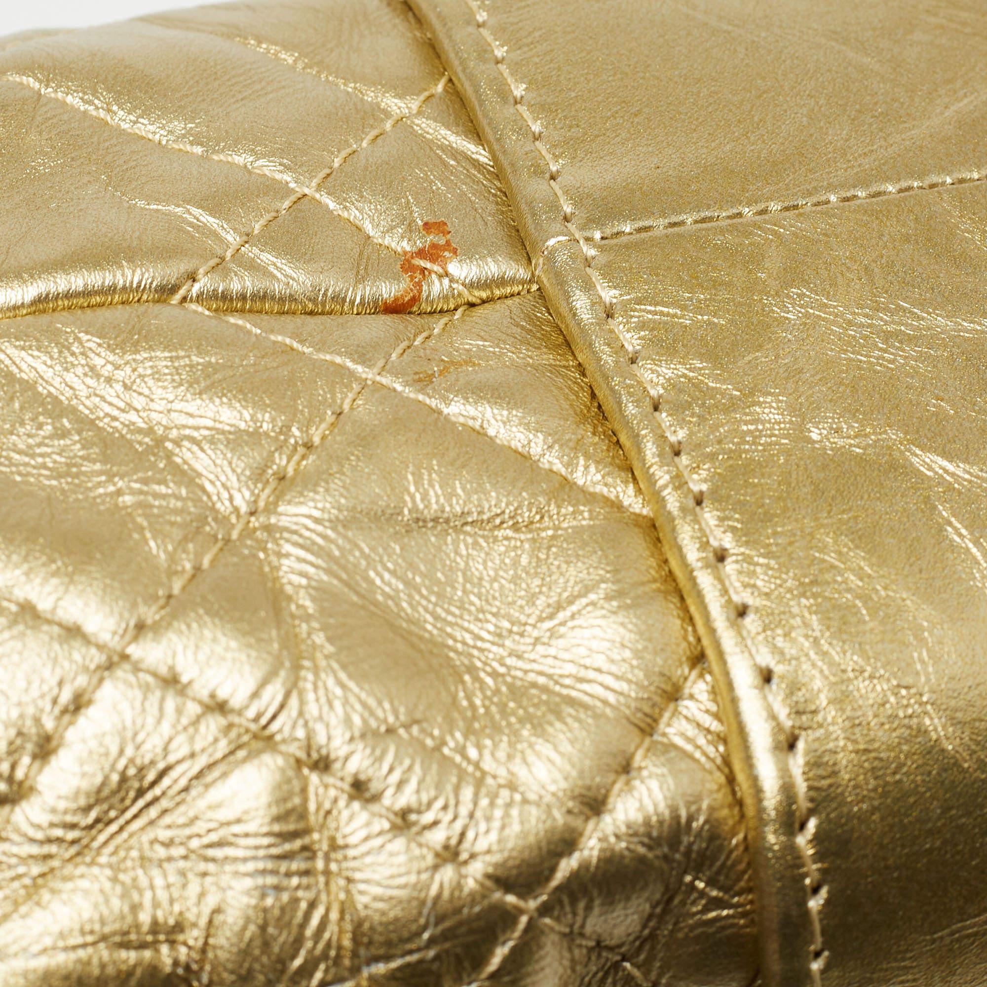 Chanel Petit sac à dos Gabrielle en cuir matelassé or en vente 13
