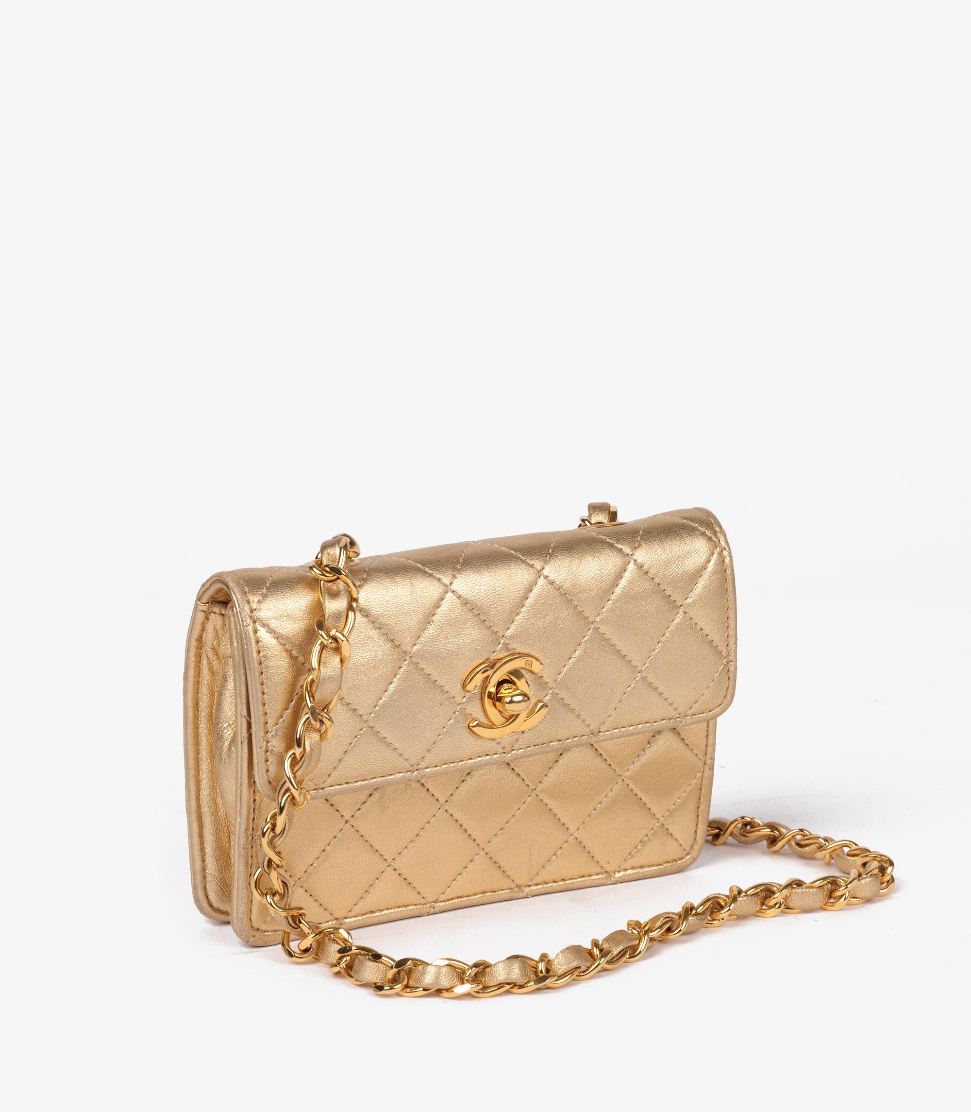 Chanel Gold Quilted Metallic Lambskin Vintage Rectangular Micro Flap Bag

Marque : Chanel
Modèle - Sac à micro rabat rectangulaire
Type de produit- Croisé, Epaule
Numéro de série - 17*****
Age- Circa 1989
Accompagné d'un sac à poussière