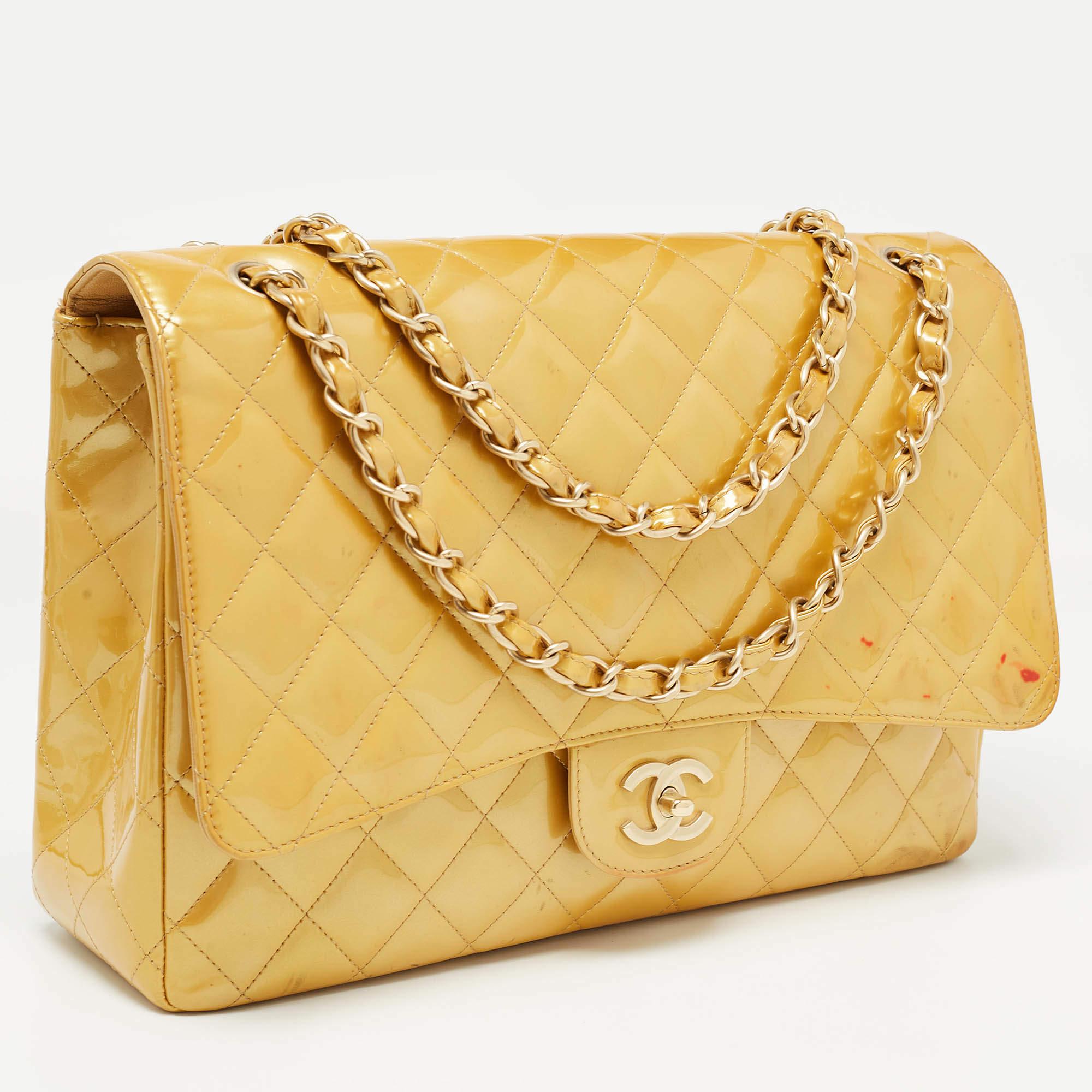 Chanel Gold Quilted Patent Leather Maxi Classic Single Flap Bag In Fair Condition For Sale In Dubai, Al Qouz 2