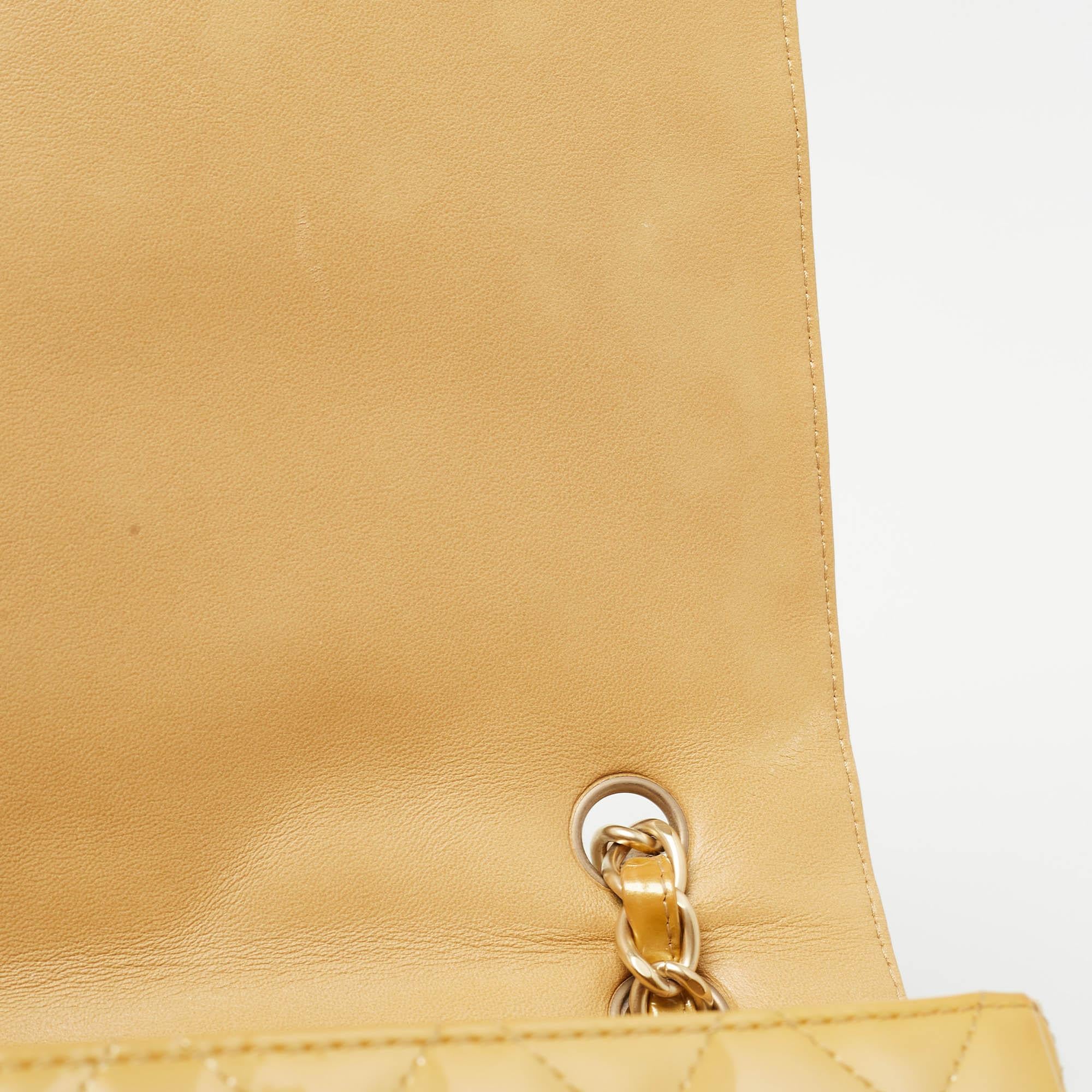 Chanel Gold Quilted Patent Leather Maxi Classic Single Flap Bag For Sale 5