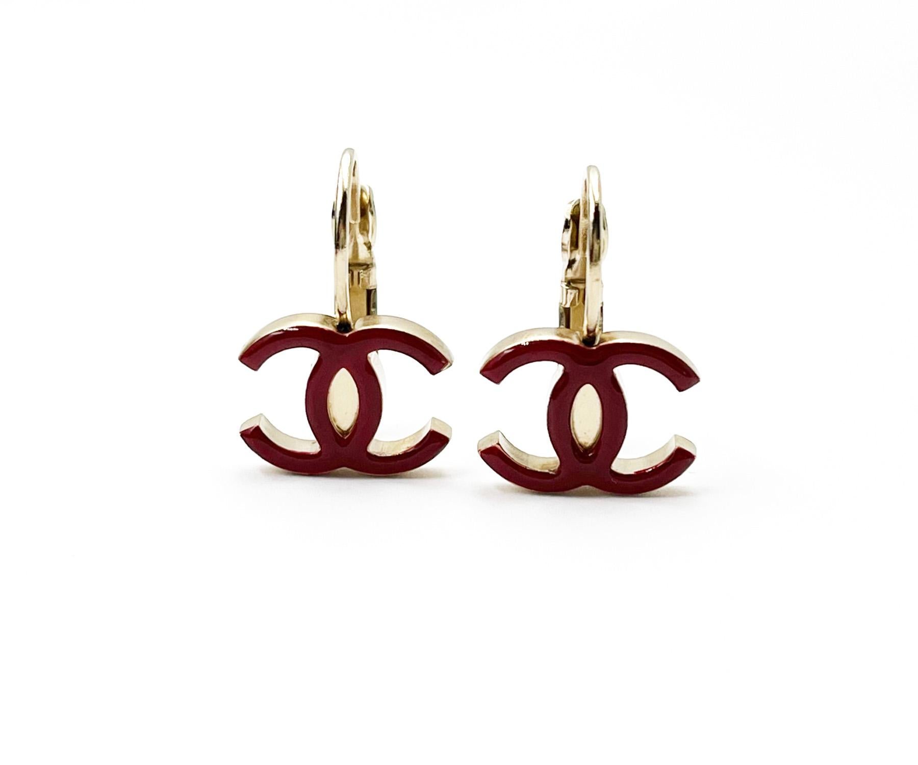 Chanel Gold Red CC Lever Back Earrings

*Marked 10
*Made in France

-It is approximately 0.75