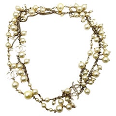 Chanel - Collier de perles à pampilles CC en or