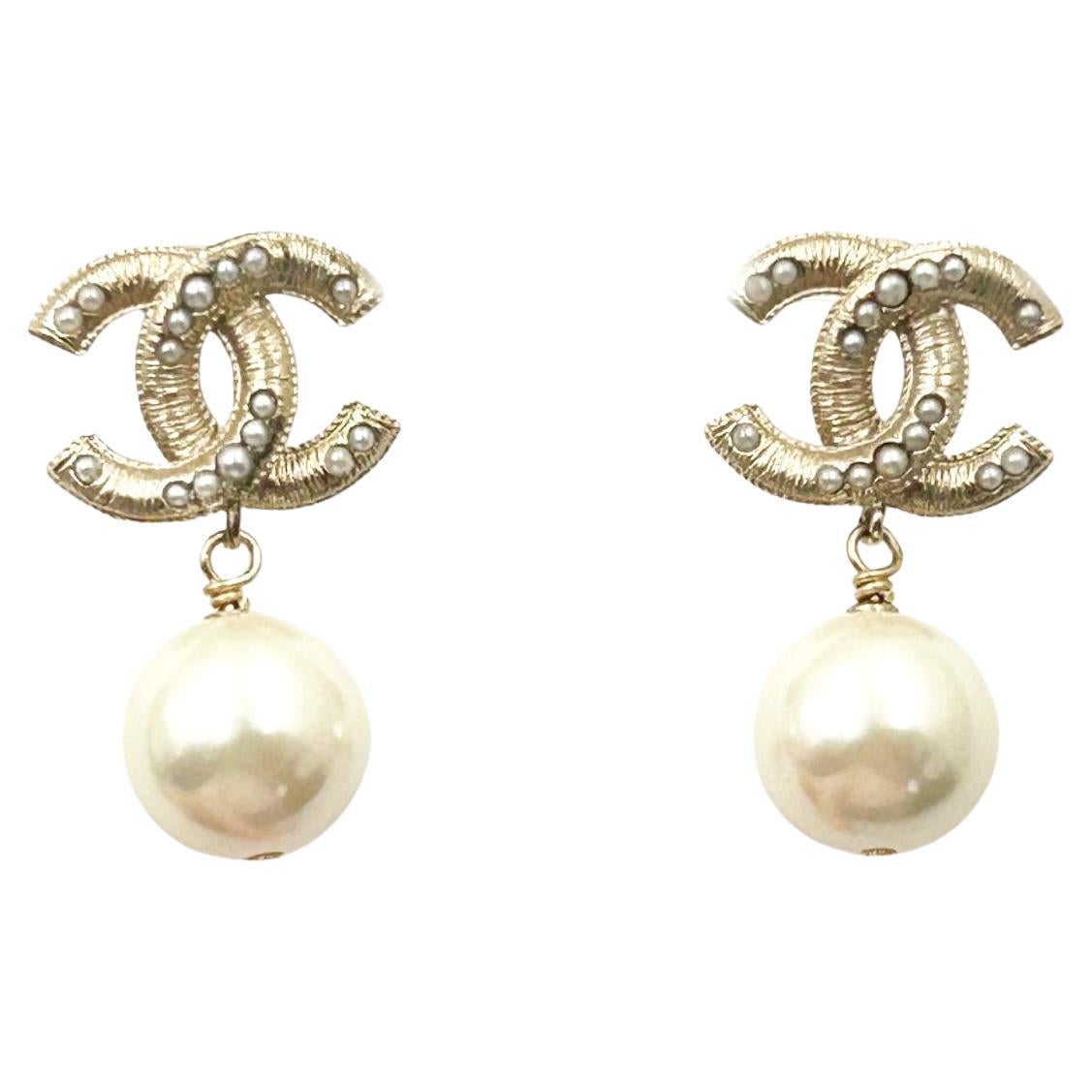 Chanel Gold Scratchy Line Pearl Dangle Piercing Earrings