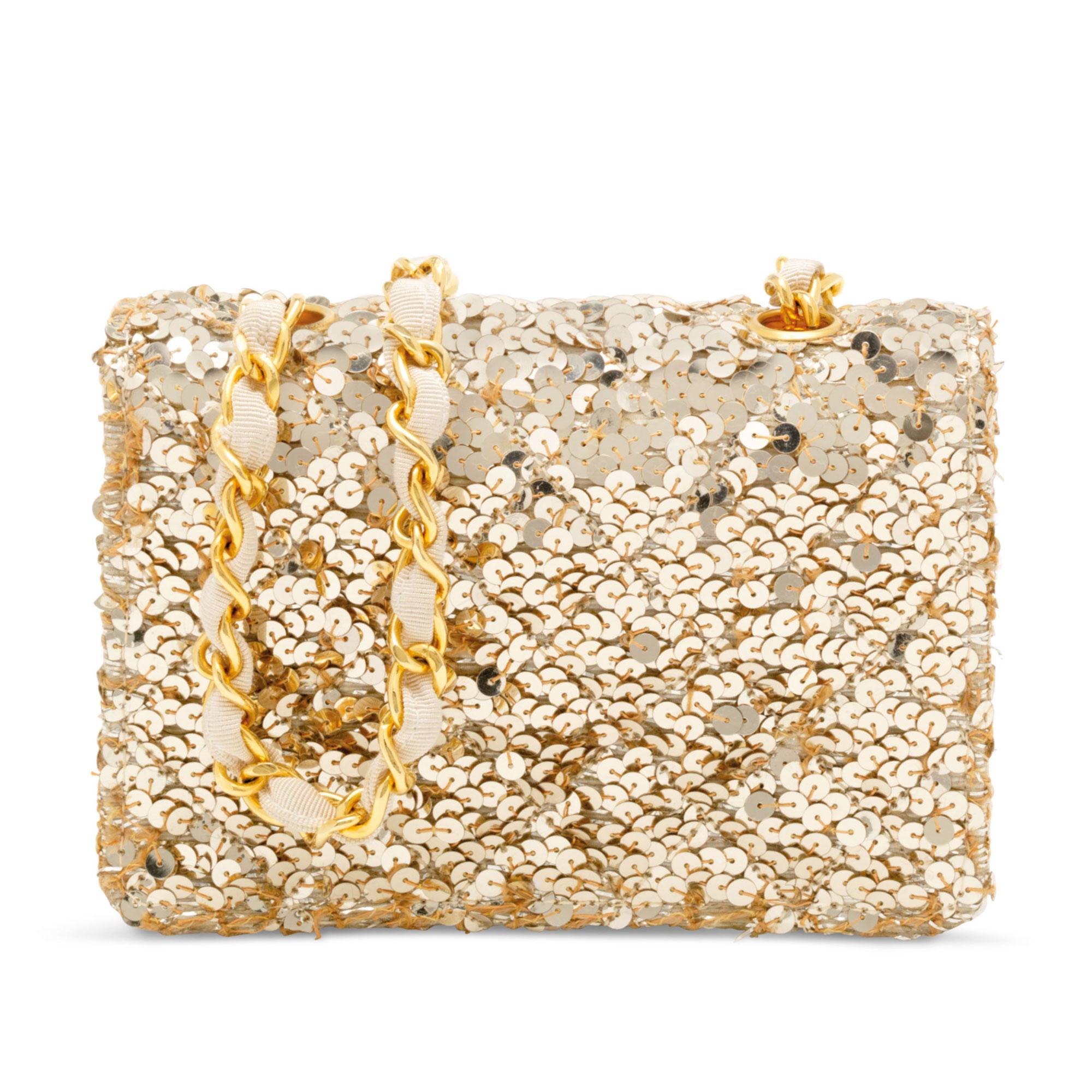 Chanel Bolso de hombro de microfibra Micro Mini de lentejuelas doradas en venta 1