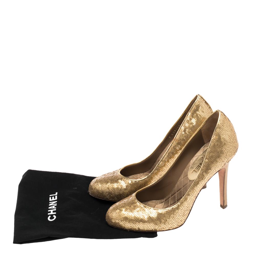 Women's Chanel Gold Sequins Round Toe Pumps 37.5