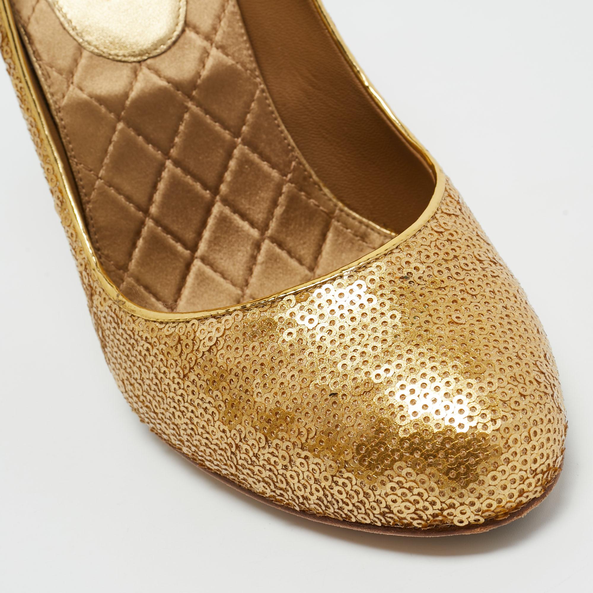 Chanel Gold Sequins Round Toe Pumps 39.5 For Sale 1