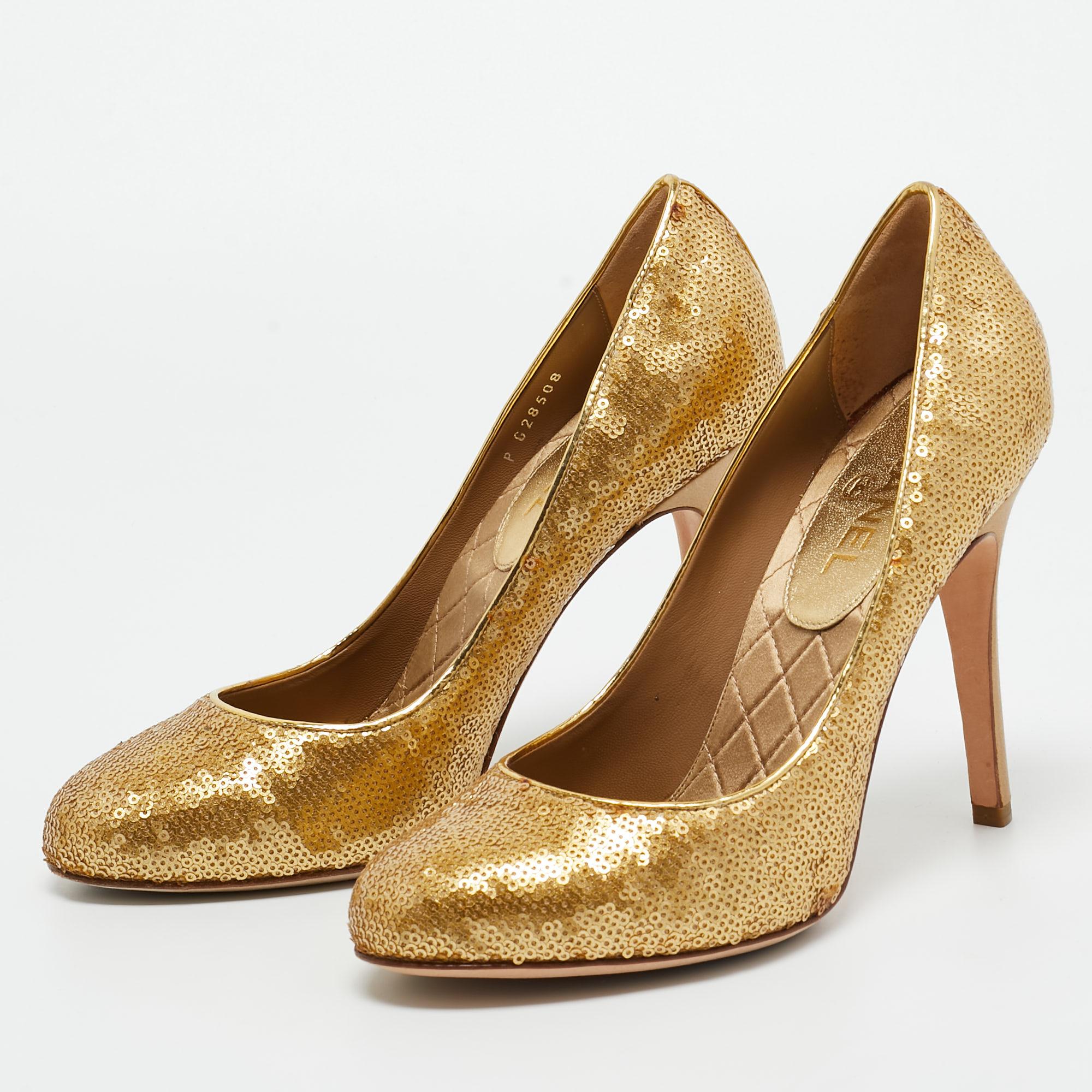 Chanel Gold Sequins Round Toe Pumps 39.5 For Sale 3
