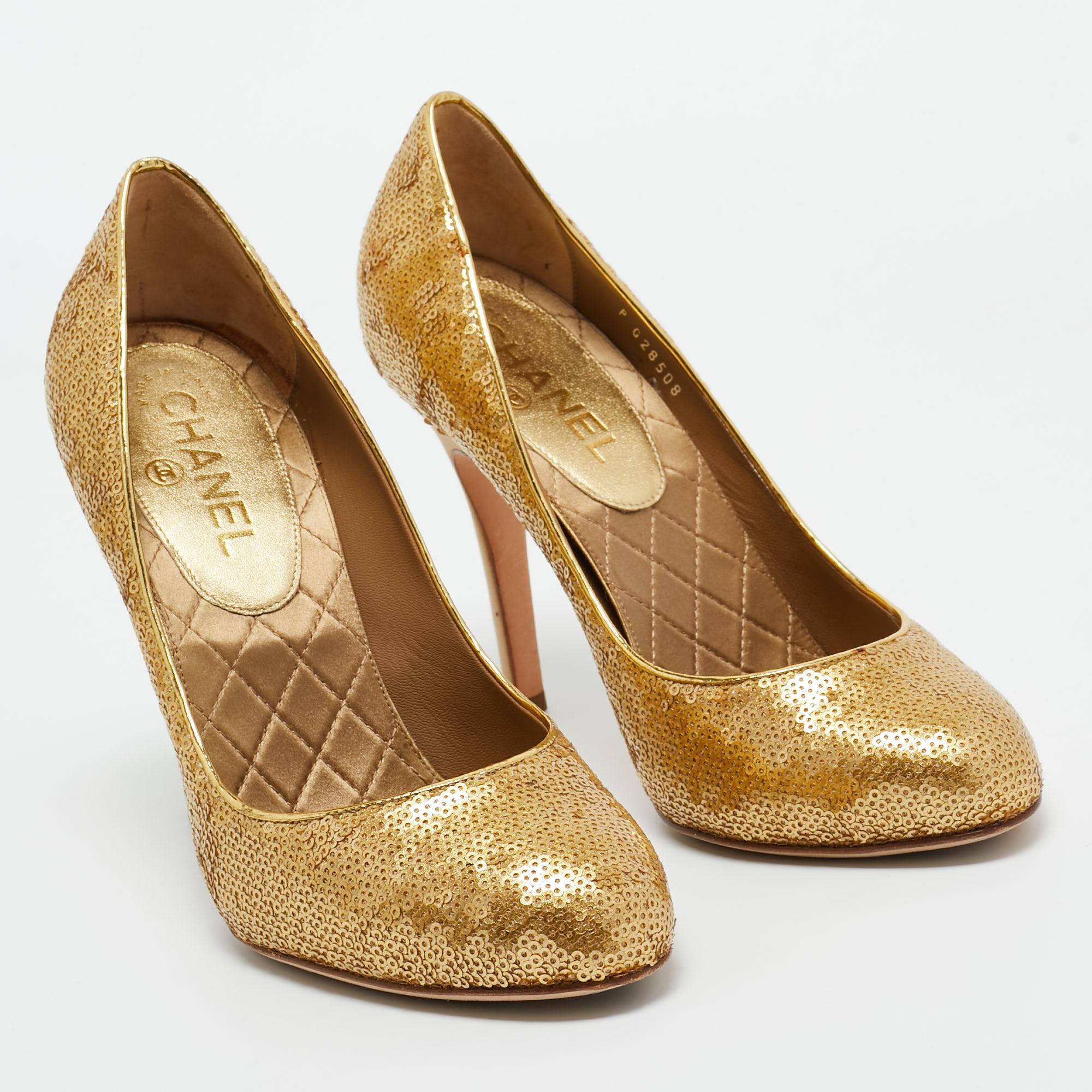 Chanel Gold Sequins Round Toe Pumps 39.5 For Sale 4