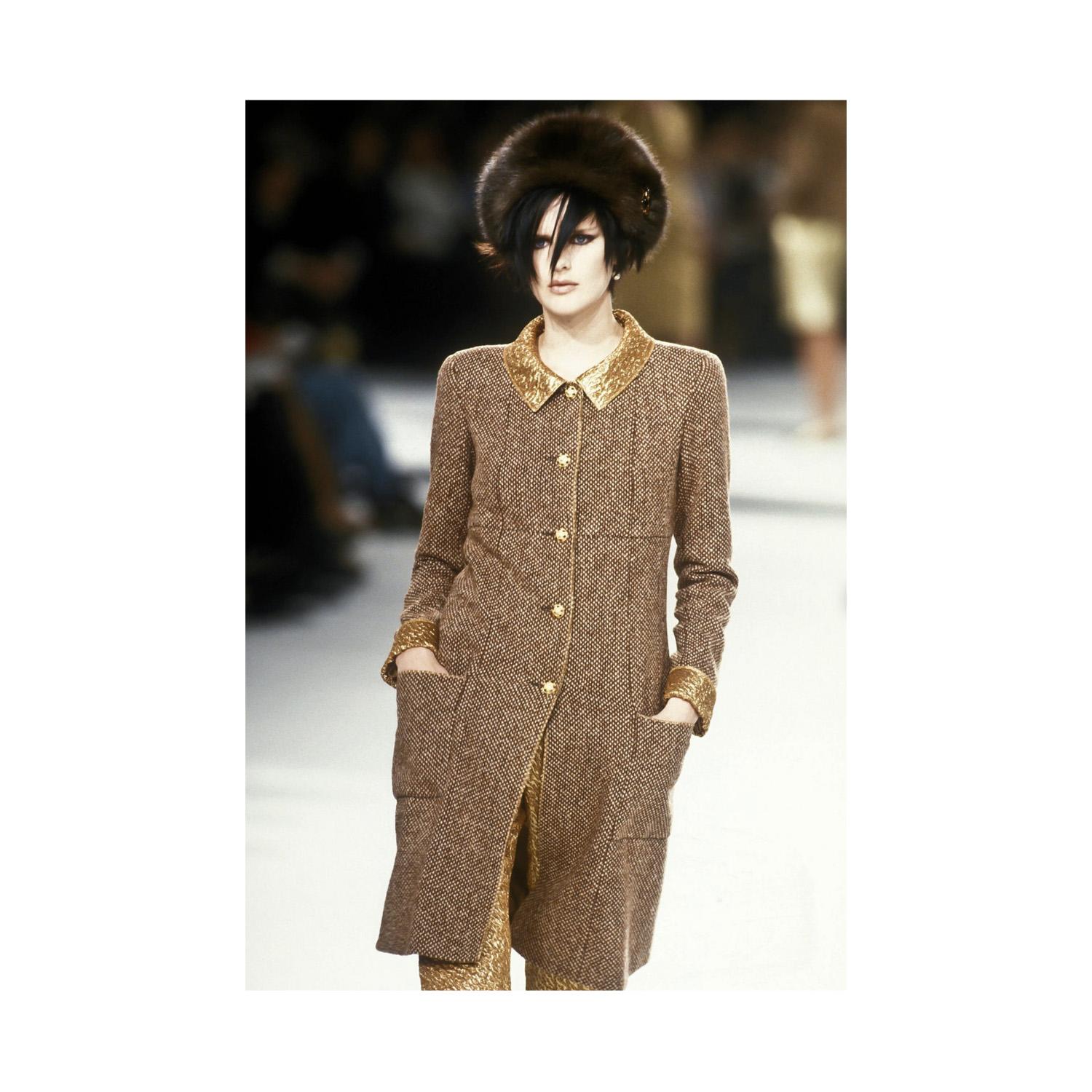 Chanel Pantomin Lamee gold set including: wool brown coat, long sleeve, jewel buttons fastening, frontal pocket gold lamé collar and cuffs and gold lamé pants, sigarette style, embellished with jewel buttons. 

NFT option available.

Total length -