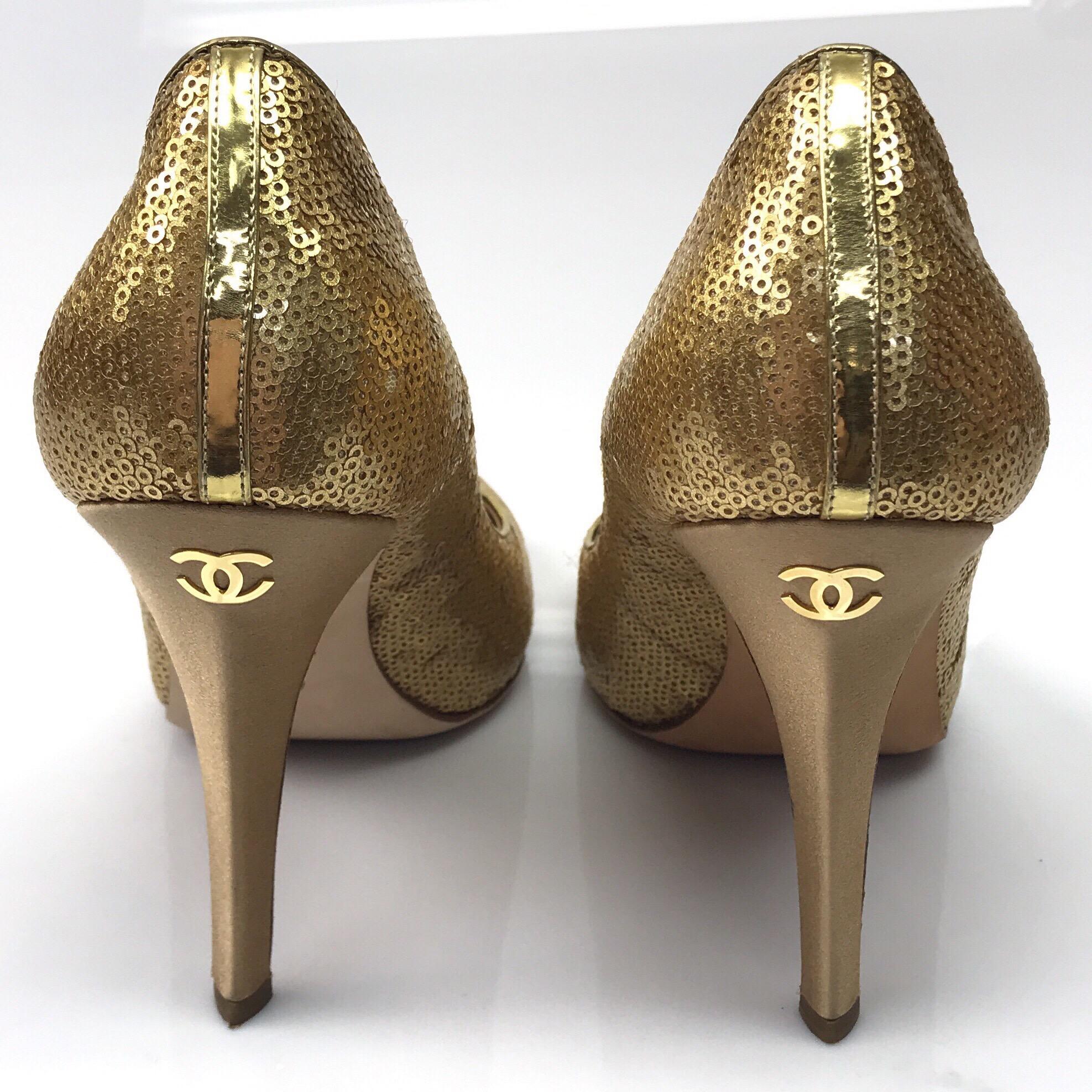 Marron Chaussures Podesua à paillettes en soie dorée CHANEL - 40 en vente