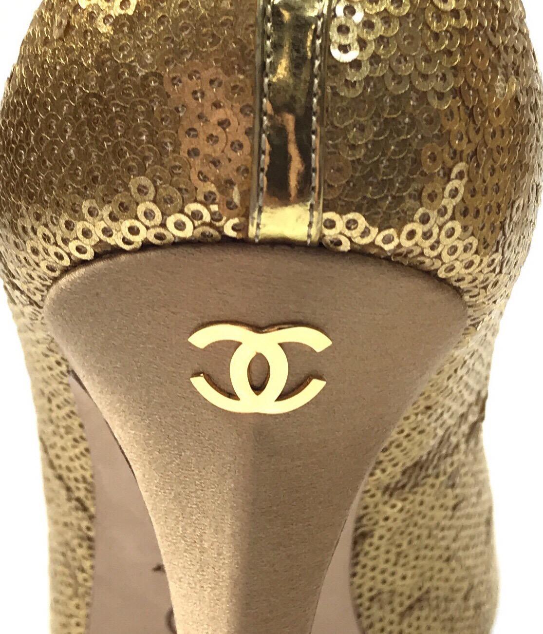 Brown CHANEL Gold Silk Podesua Sequined Pumps - 40 For Sale