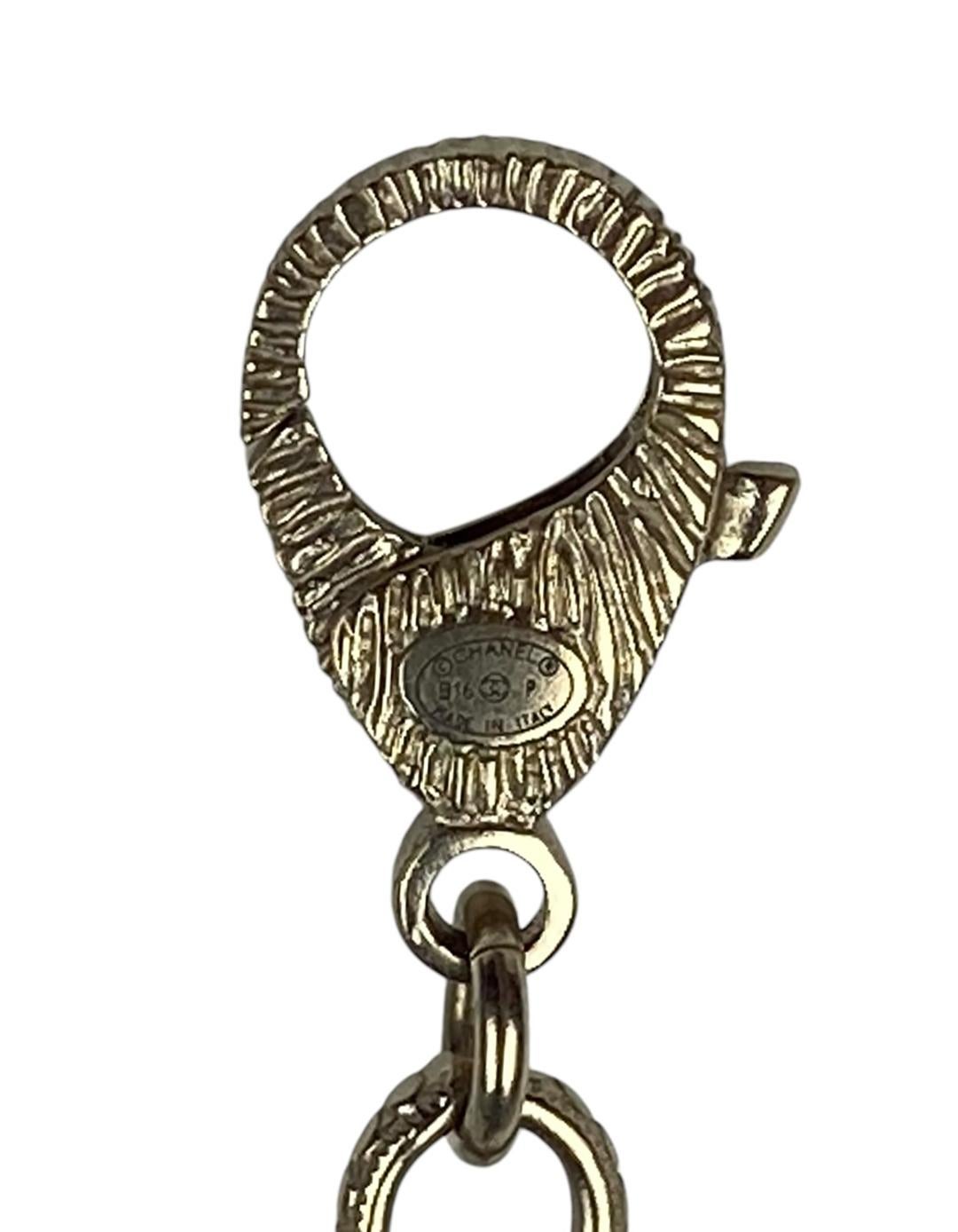 Chanel oro/argento metallo trapuntato CC Collana lunga a catena in vendita 2