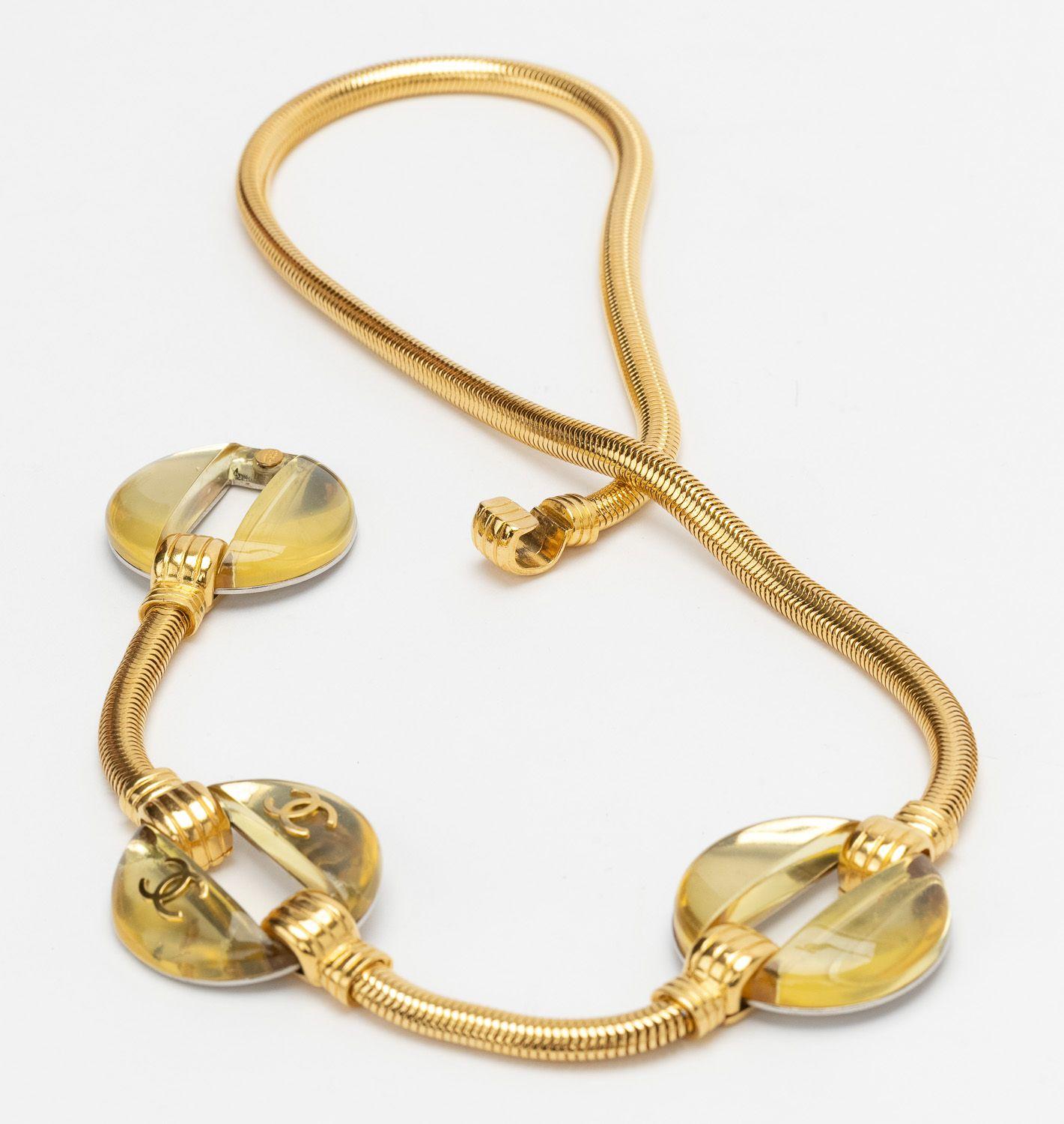 Cintura/Collana in lucite con serpente d'oro Chanel In condizioni ottime in vendita a West Hollywood, CA