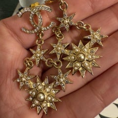 Boucles d'oreilles Chanel « Gold Star » en cristal CC avec fausses perles en forme de goutte