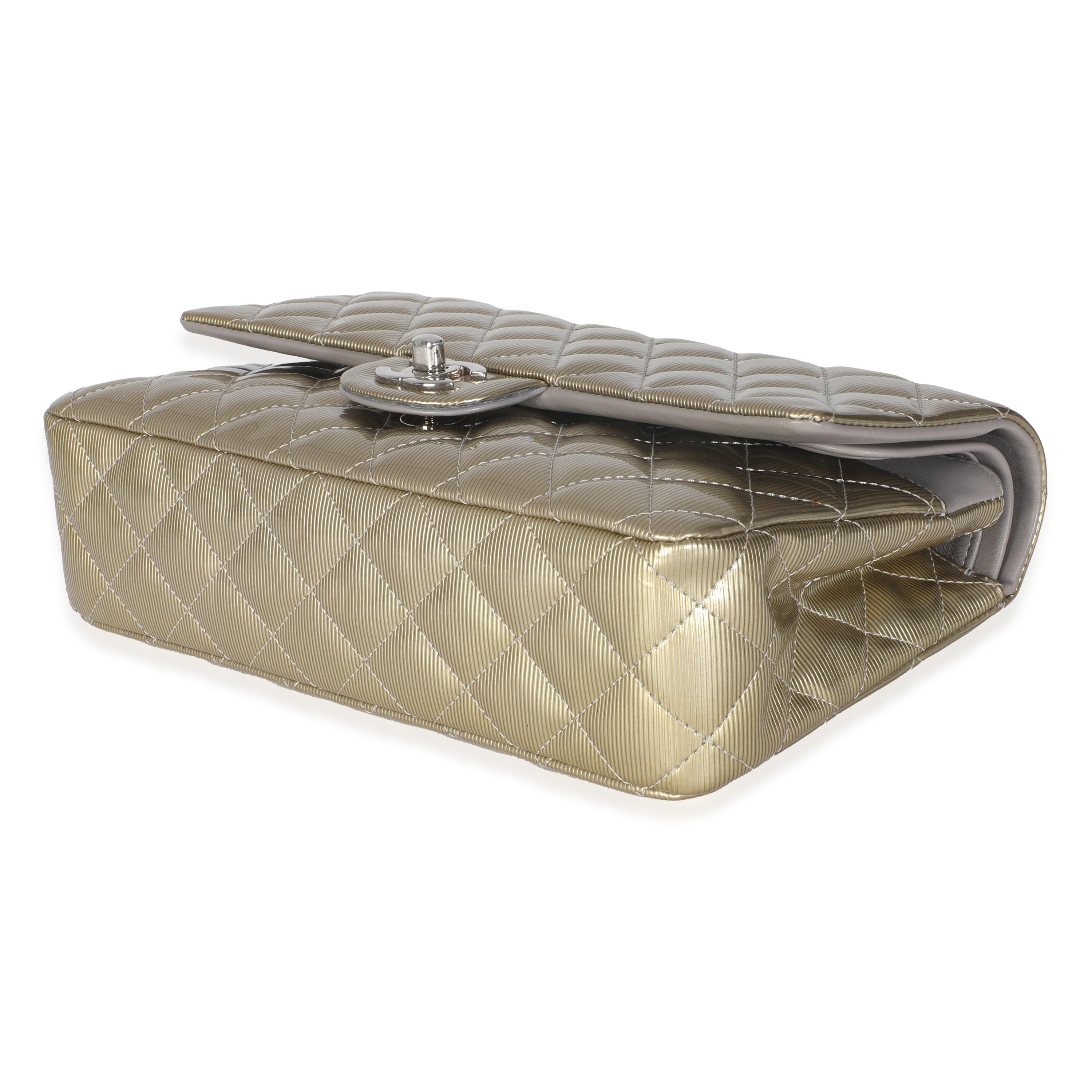 Chanel Gold Striated Quilted Patent Medium Classic Double Flap Bag im Angebot 1