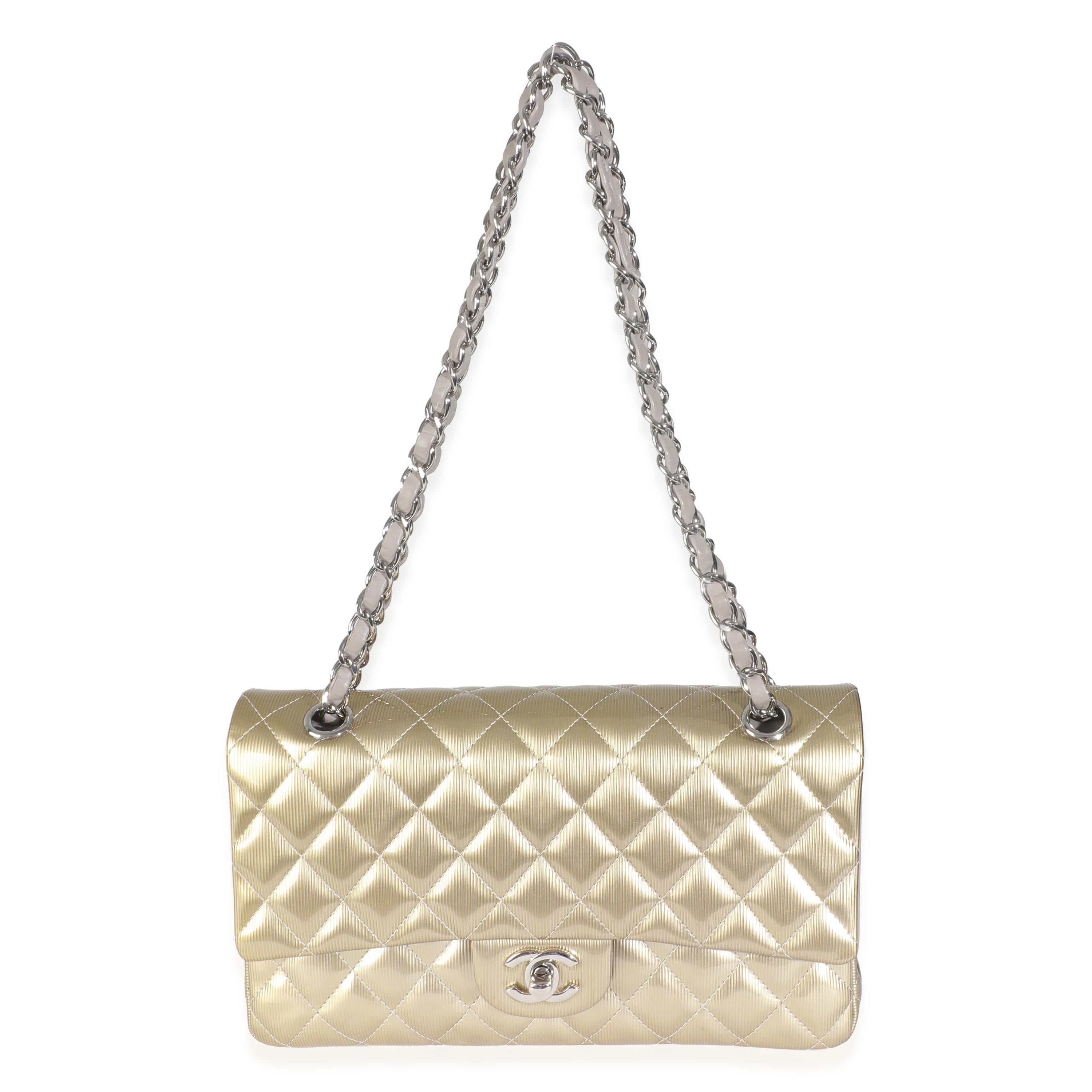 Chanel Gold Striated Quilted Patent Medium Classic Double Flap Bag im Angebot 2