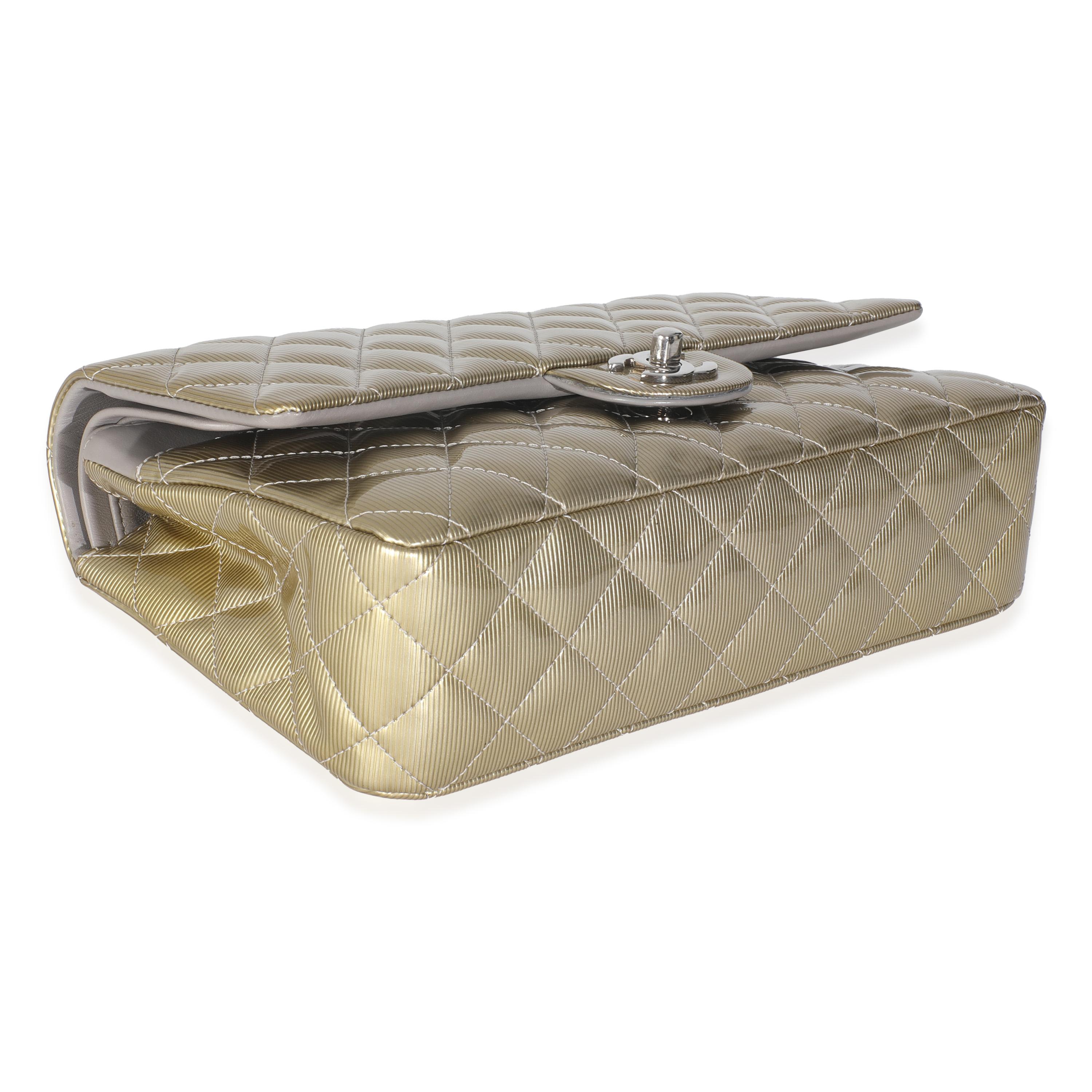 Chanel Gold Striated Quilted Patent Medium Classic Double Flap Bag im Angebot 3