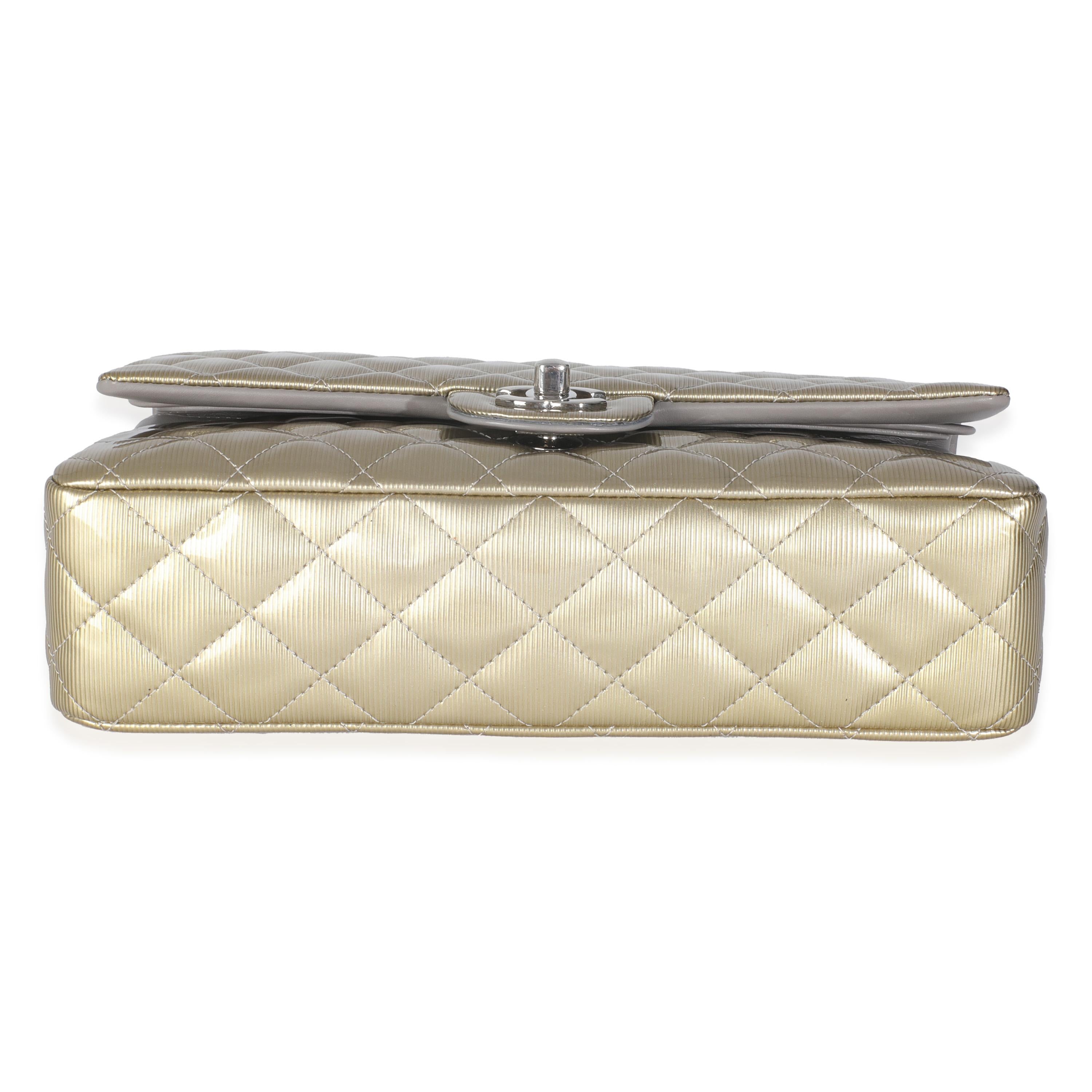 Chanel Gold Striated Quilted Patent Medium Classic Double Flap Bag im Angebot 4