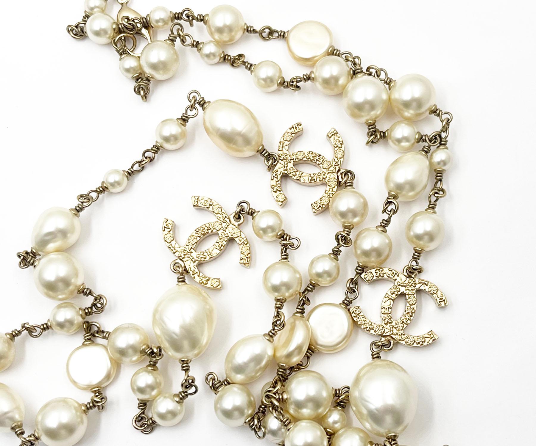 Chanel Gold Textured CC Faux Baroque Pearl Necklace In Excellent Condition In Pasadena, CA