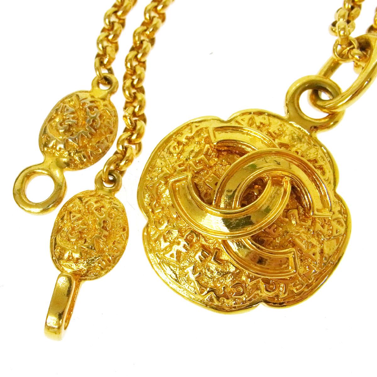 Round Cut Chanel Gold Textured Crest Charm CC Evening Drop Link Pendant Chain Necklace