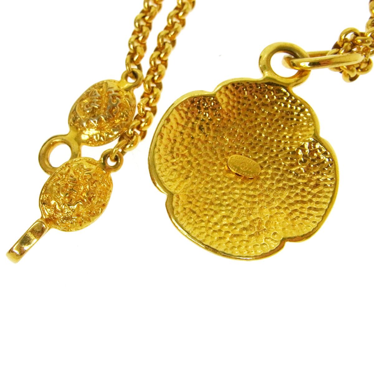 Chanel Gold Textured Crest Charm CC Evening Drop Link Pendant Chain Necklace In Good Condition In Chicago, IL