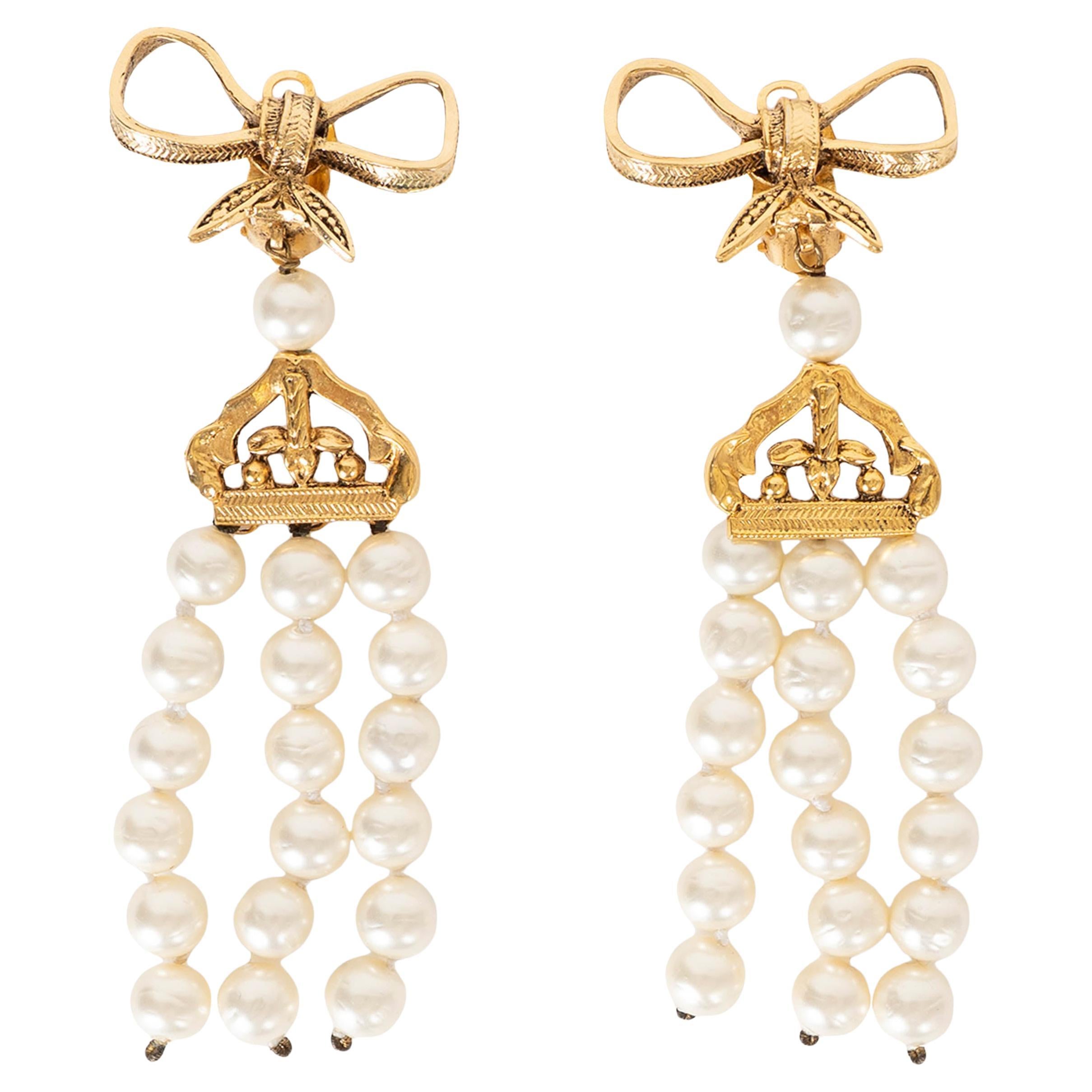 CHANEL gold-tone 1970 BOW 
PEARL CHANDELIER Clip Earrings