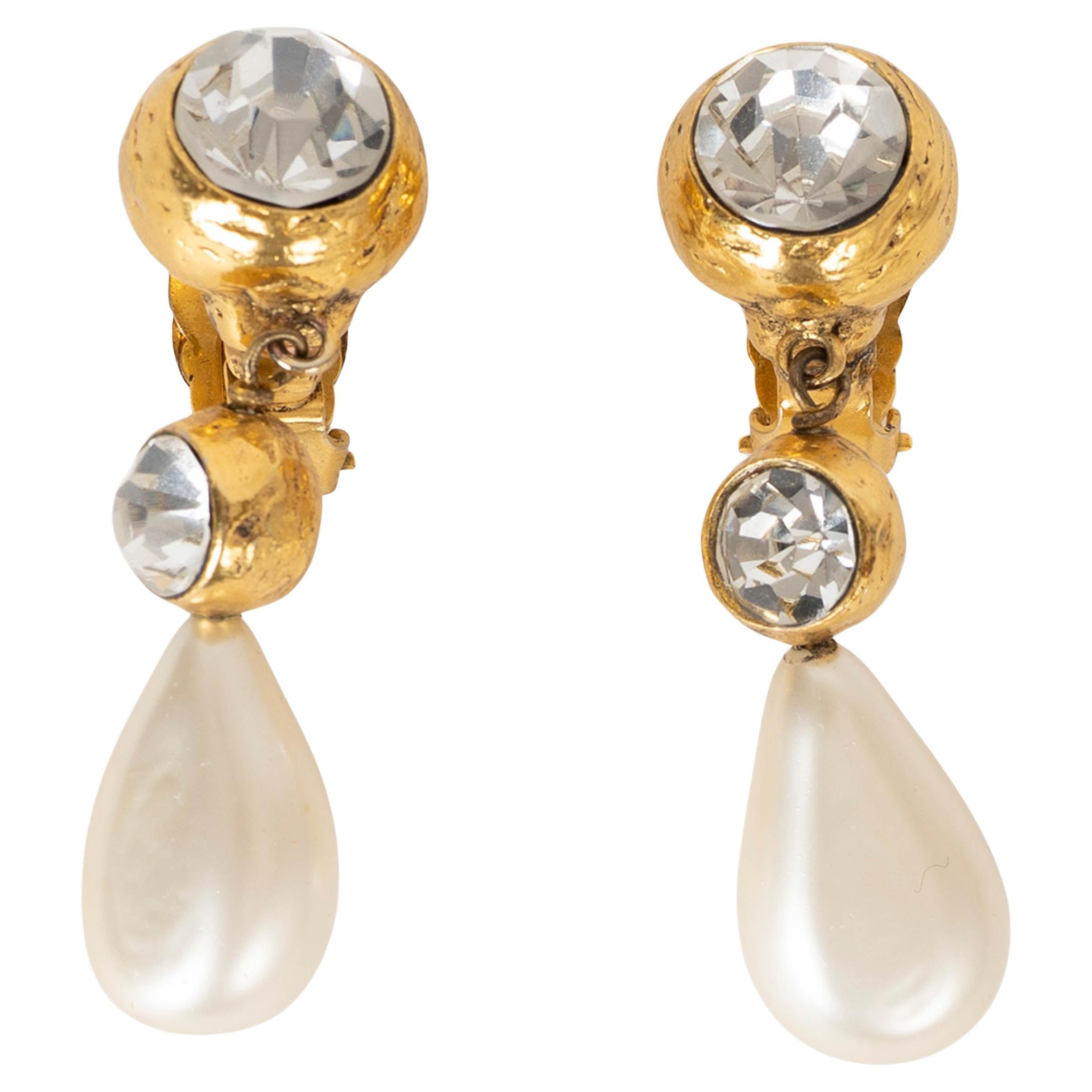 CHANEL gold-tone 1970 CRYSTAL
IMITATION PEARL Clip Earrings