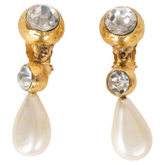 CHANEL gold-tone 1970 CRYSTAL
IMITATION PEARL Clip Earrings