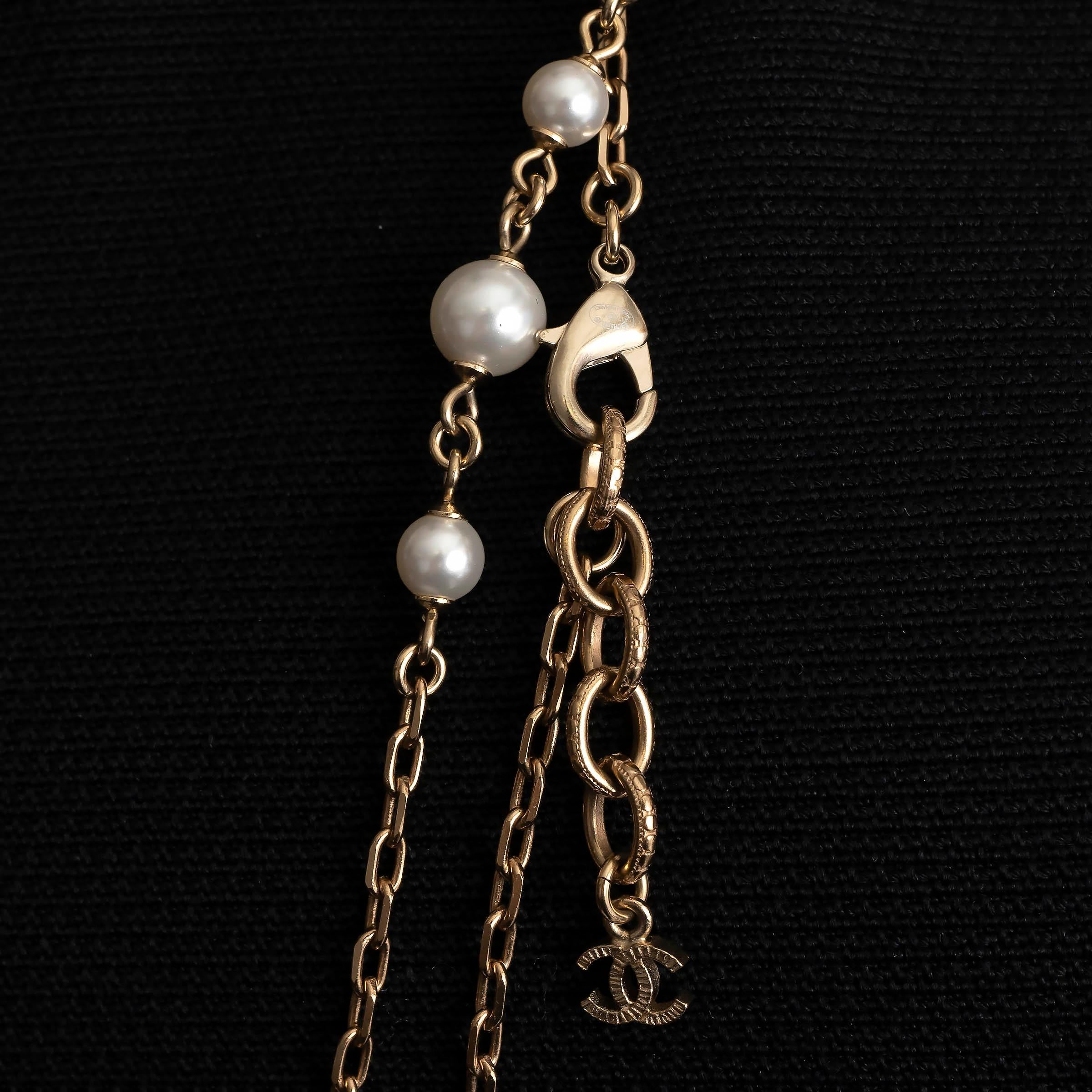 CHANEL gold-tone 19P PEARL & BEAD LOGO CHAIN Necklace For Sale 3