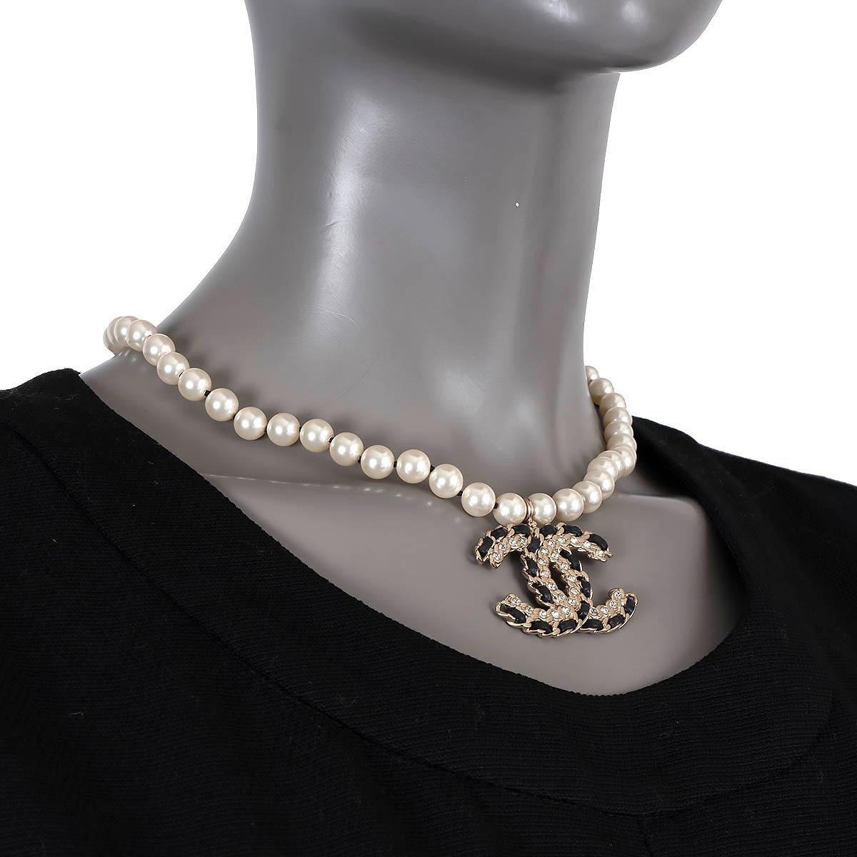 CHANEL Goldfarbene Gold-Halskette 2020 20C FAUX PEARL & CC Kurze Halskette Damen im Angebot