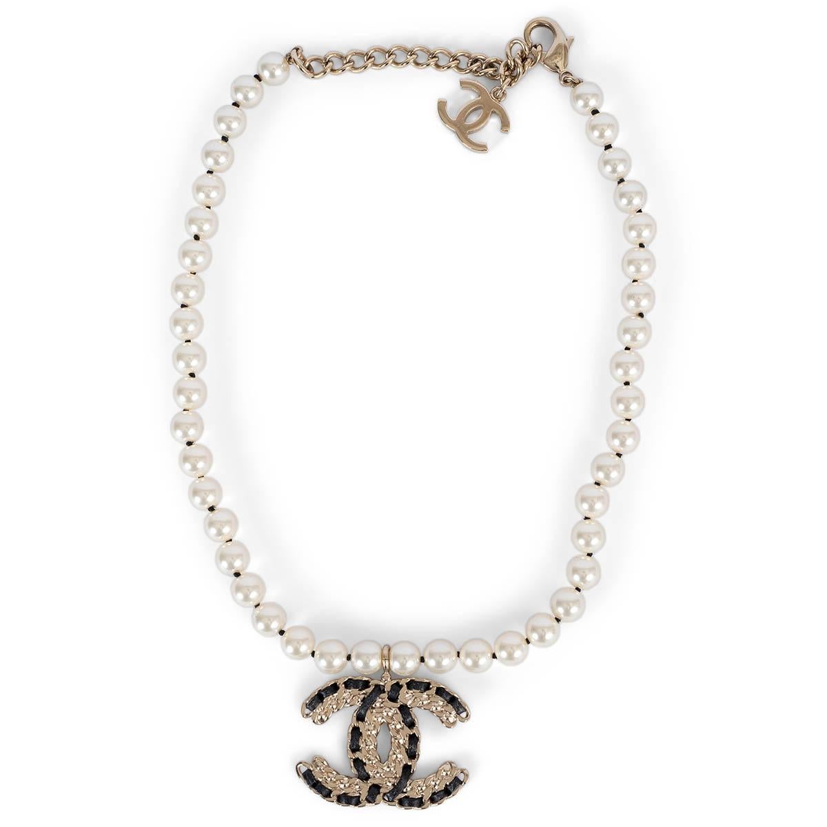 CHANEL Goldfarbene Gold-Halskette 2020 20C FAUX PEARL & CC Kurze Halskette im Angebot 2